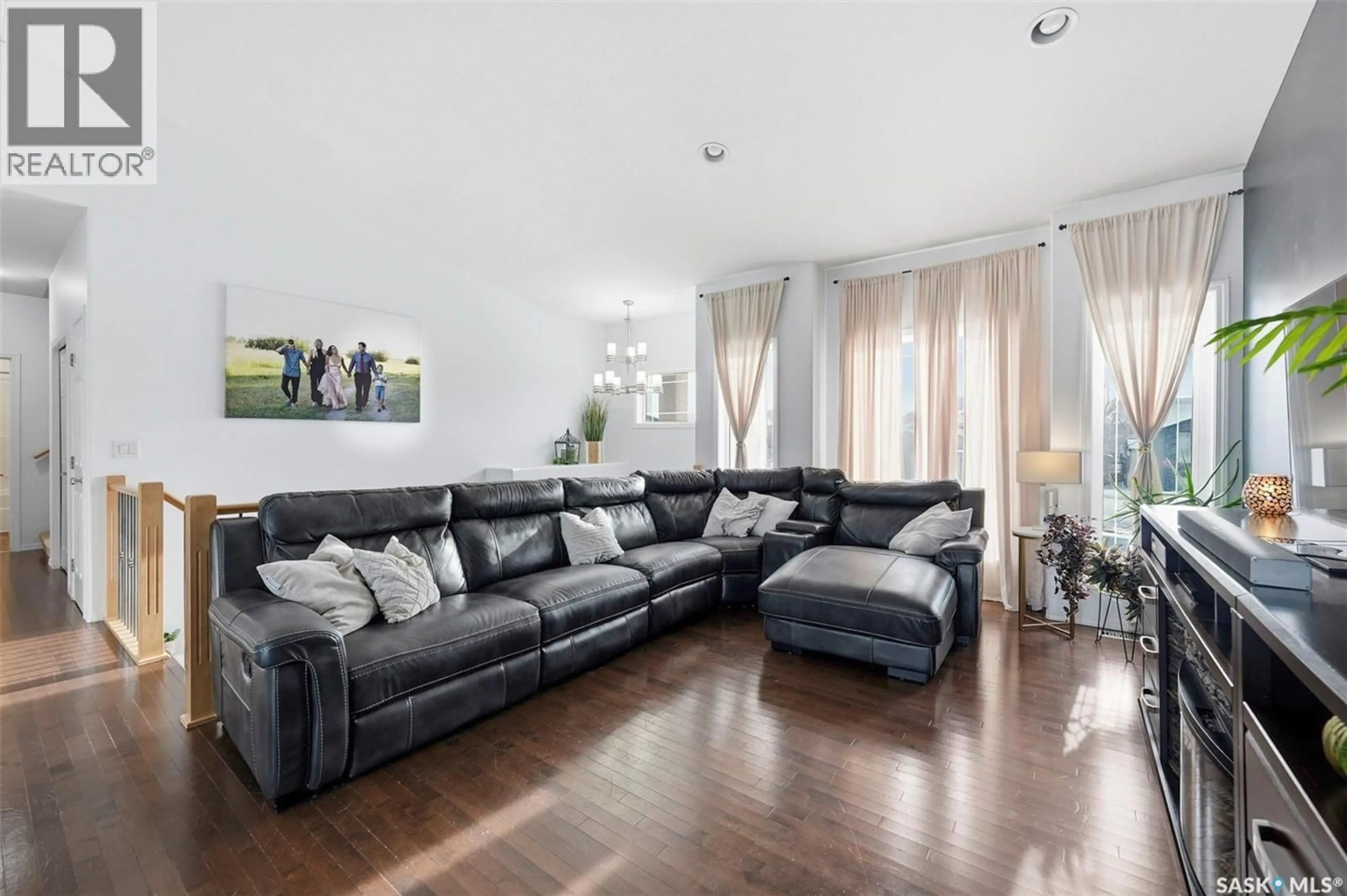 Living room with furniture, unknown for 833 ROCK HILL LANE, Martensville Saskatchewan S0K0A2