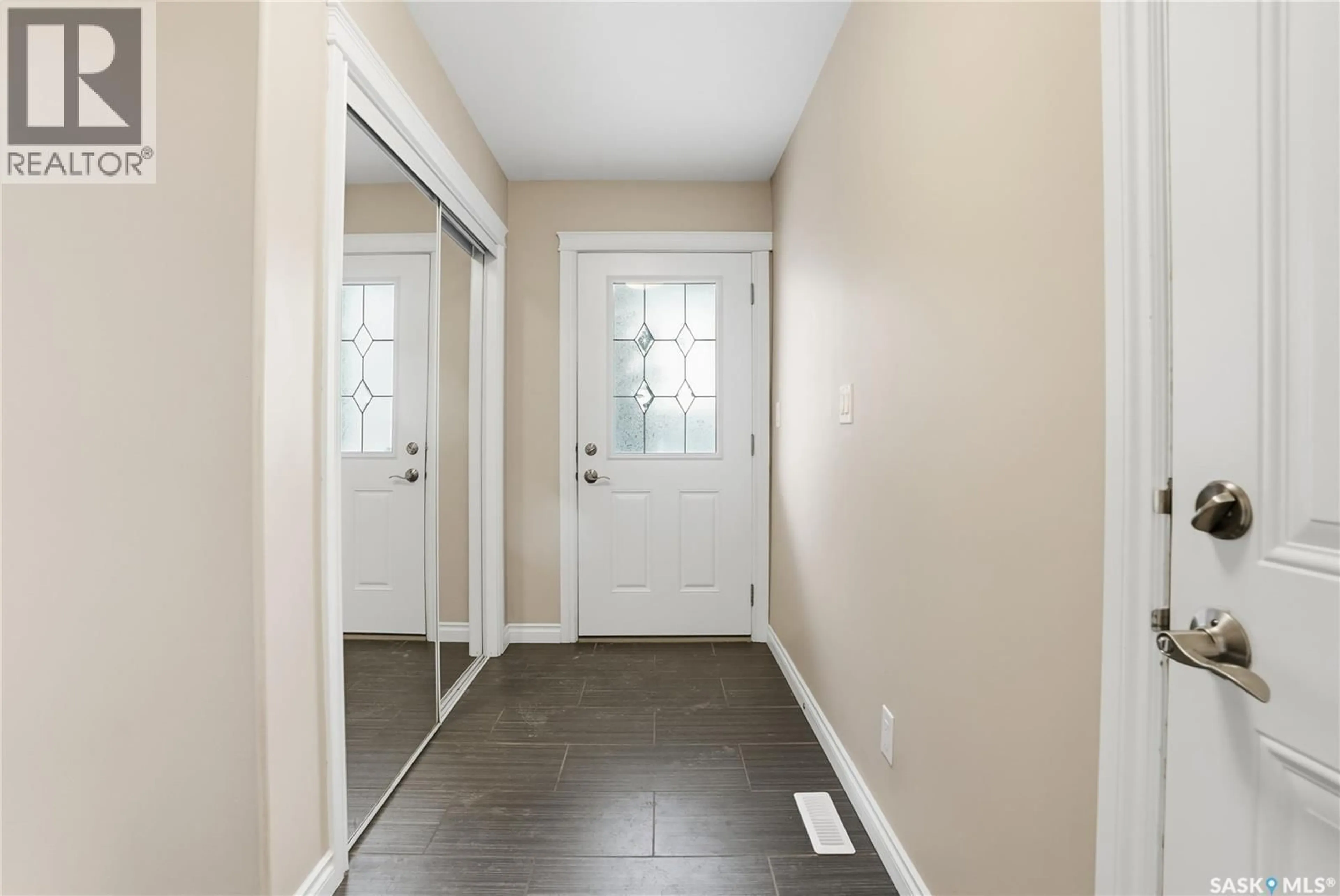 Indoor entryway for 212 - 405 WILLIS CRESCENT, Saskatoon Saskatchewan S7T0R7