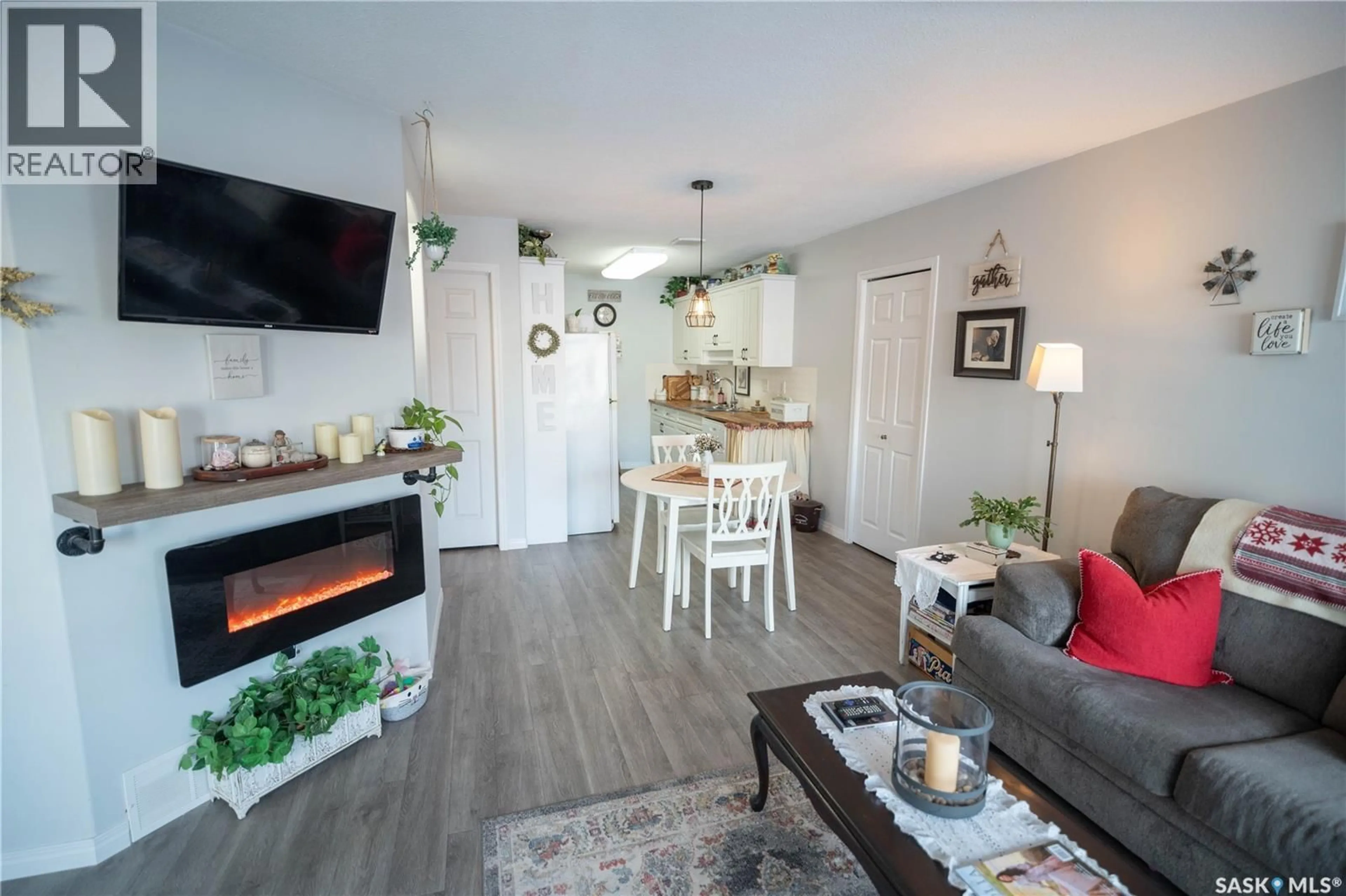 Living room with furniture, wood/laminate floor for 102F - 141 105TH STREET, Saskatoon Saskatchewan S7N1N3