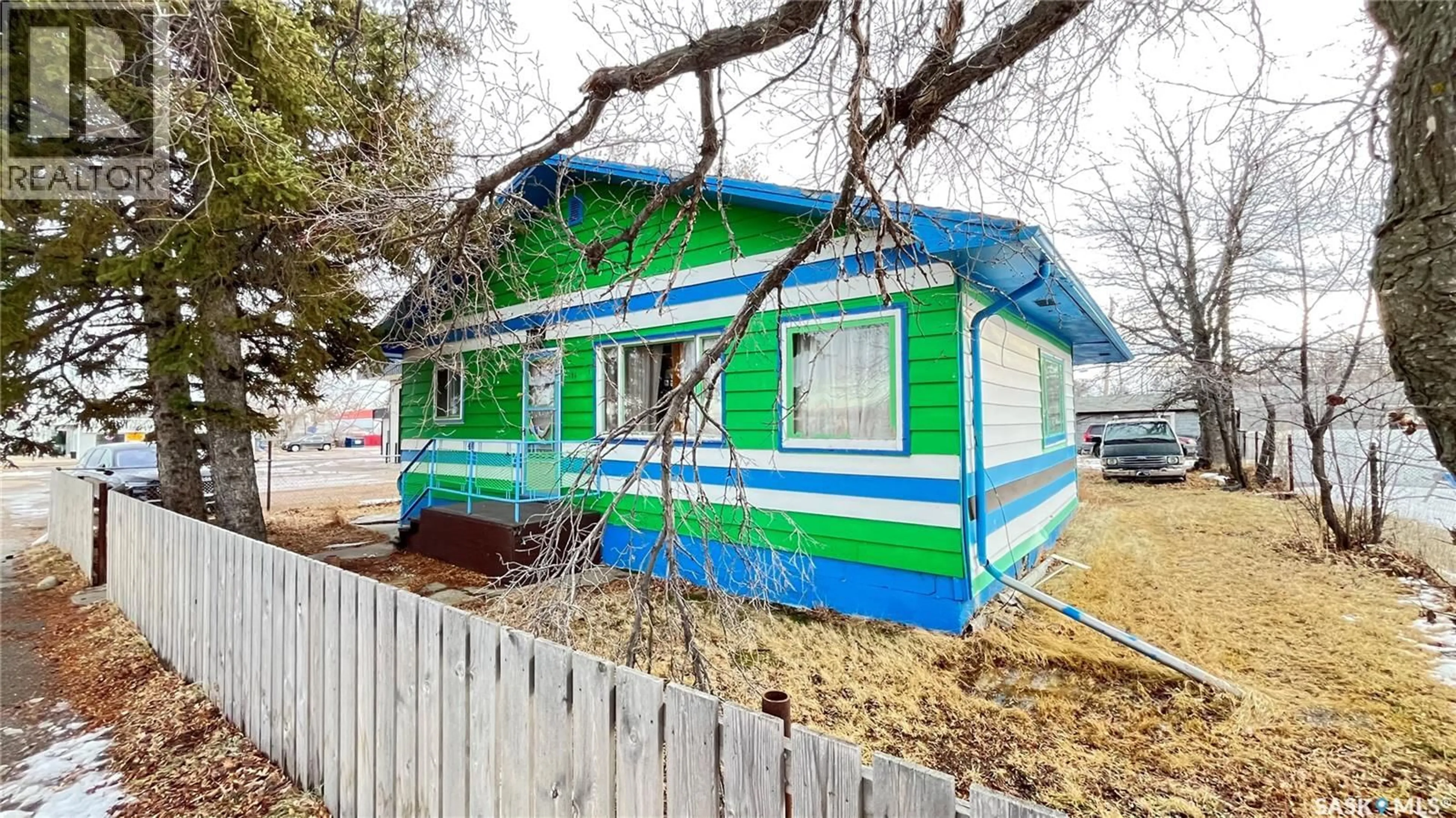 Home with vinyl exterior material, street for 46 PACIFIC AVENUE, Maple Creek Saskatchewan S0N1N0