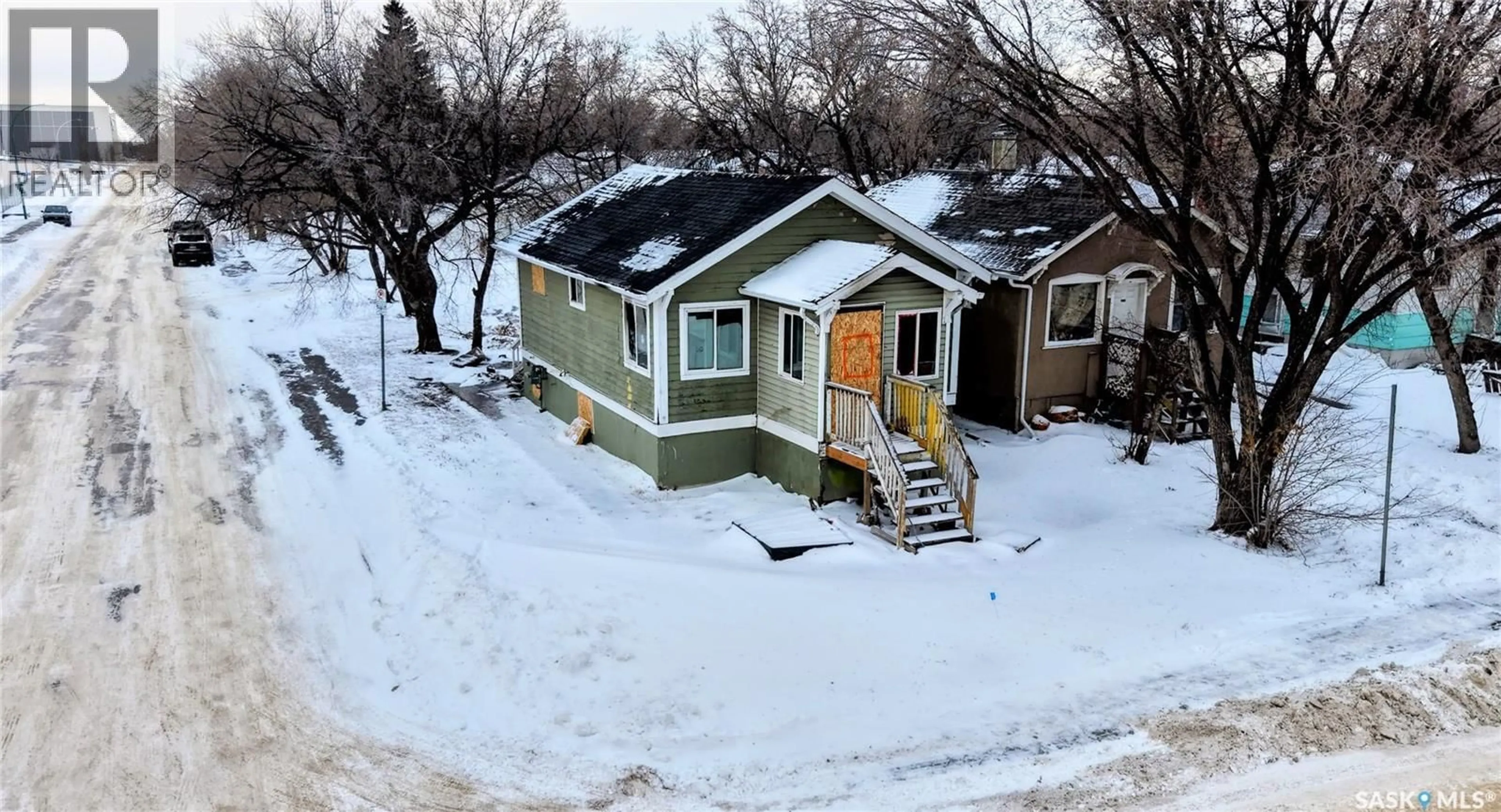 A pic from outside/outdoor area/front of a property/back of a property/a pic from drone, street for 1578 ELPHINSTONE STREET, Regina Saskatchewan S4T3M8