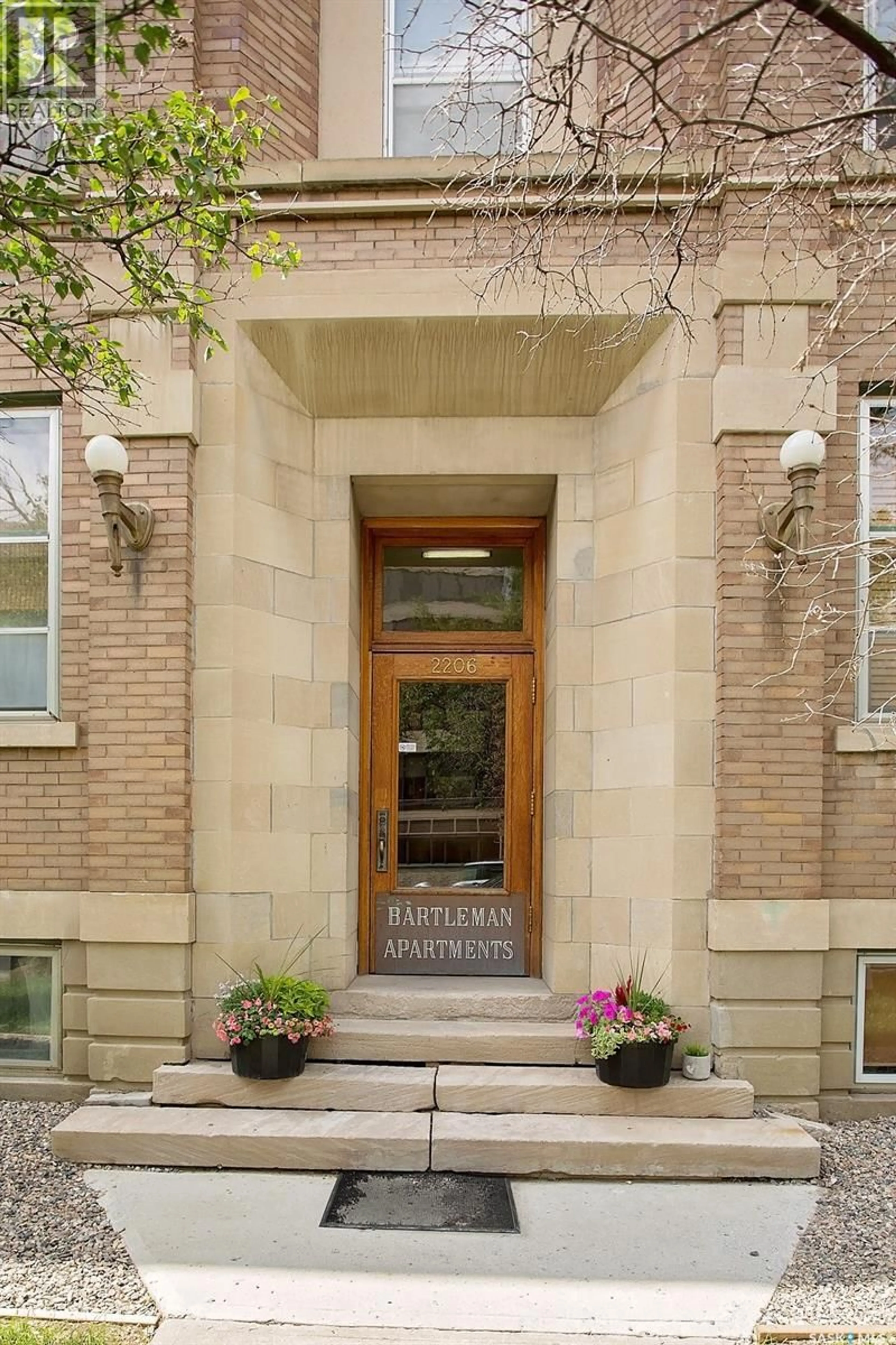 Indoor entryway for 8 2201 14TH AVENUE, Regina Saskatchewan S4P0X9