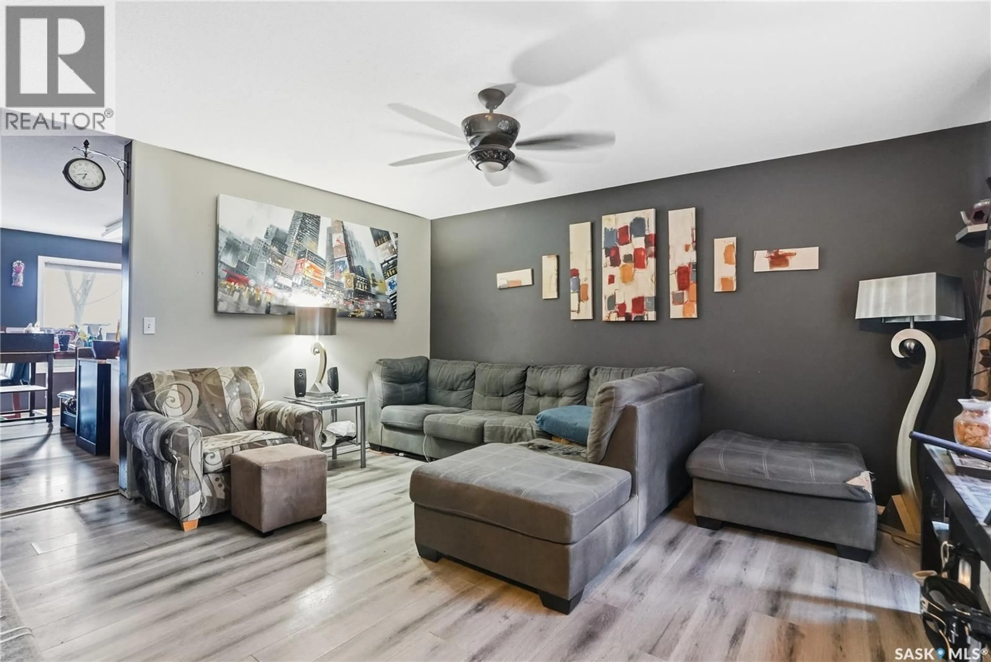 Living room with furniture, unknown for N - 3 802 K AVENUE, Saskatoon Saskatchewan S7L2N1