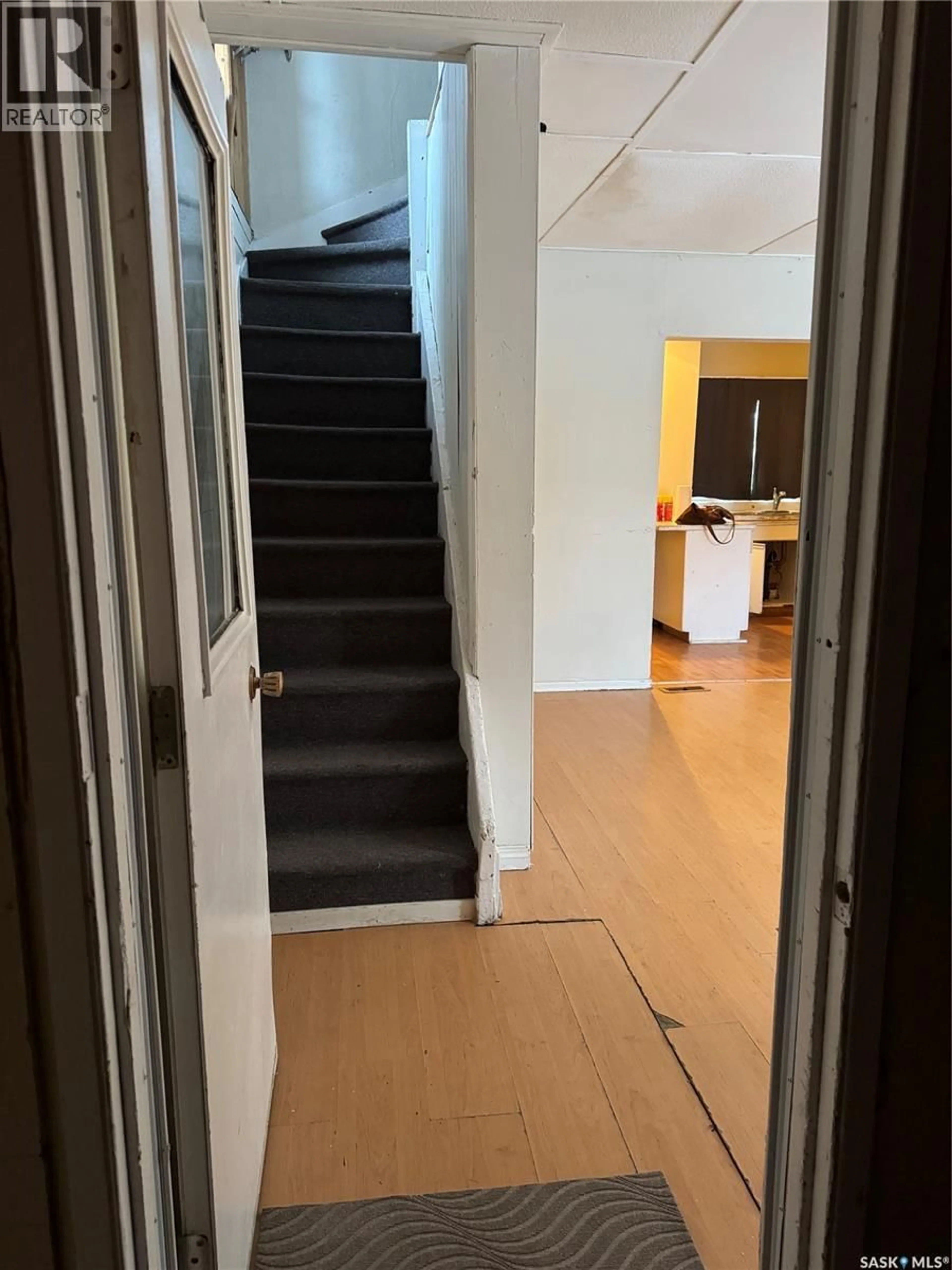 Indoor foyer for 745 ATHOL STREET, Regina Saskatchewan S4T3B4