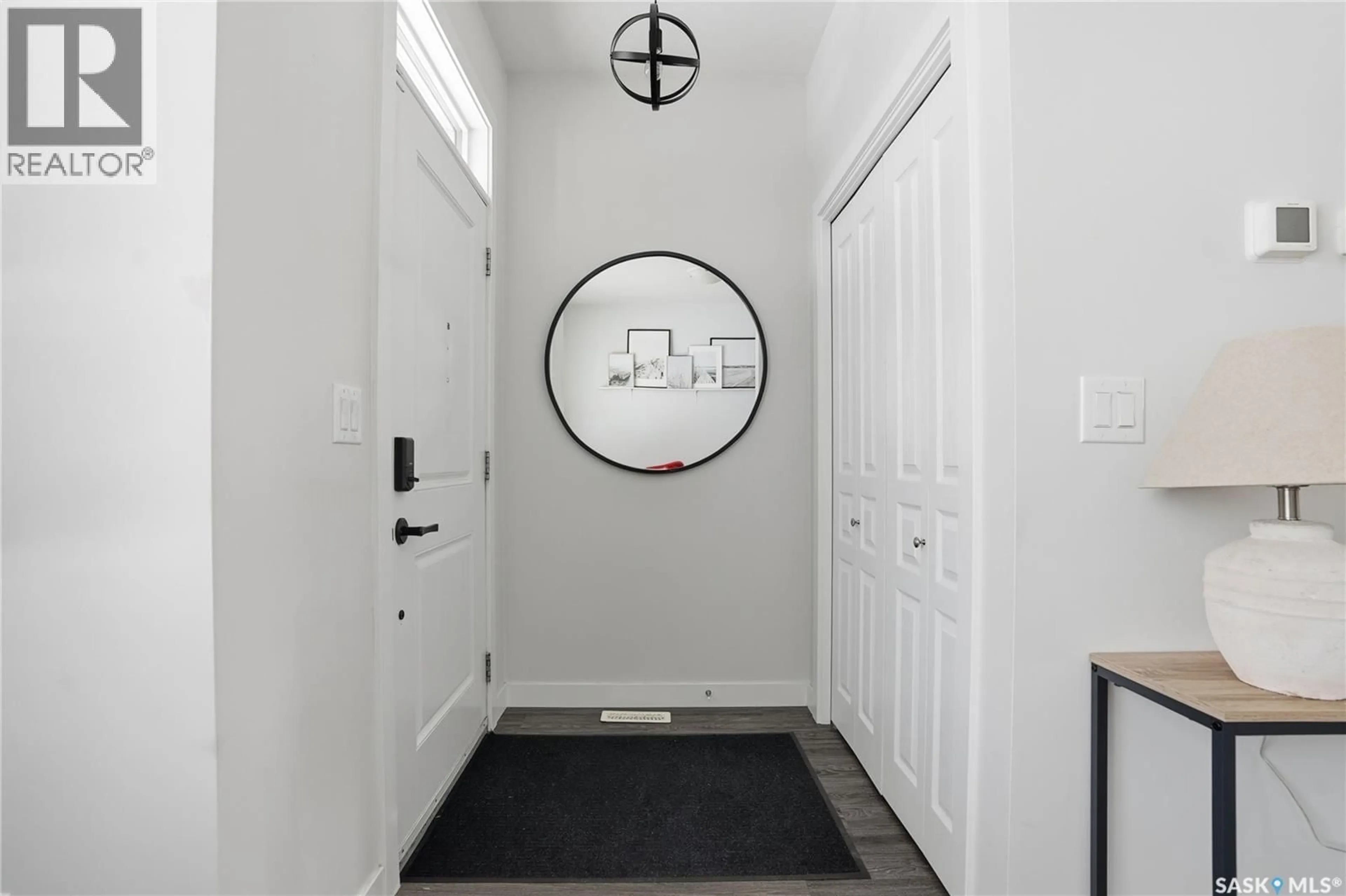 Indoor entryway for 4034 CENTENNIAL DRIVE, Saskatoon Saskatchewan S7L6R1