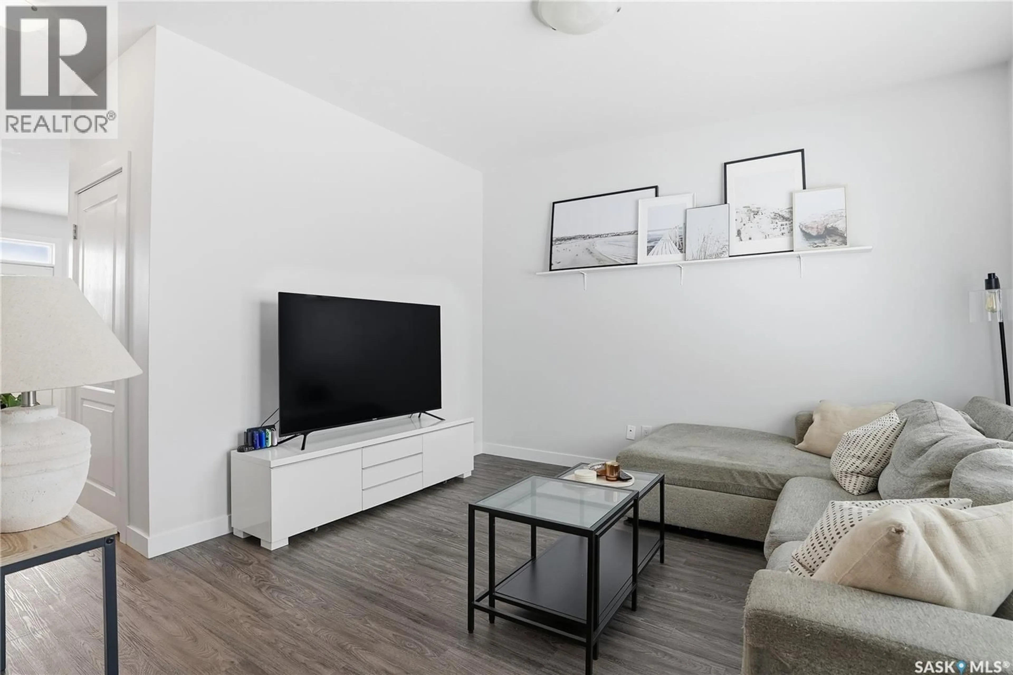 Living room with furniture, unknown for 4034 CENTENNIAL DRIVE, Saskatoon Saskatchewan S7L6R1