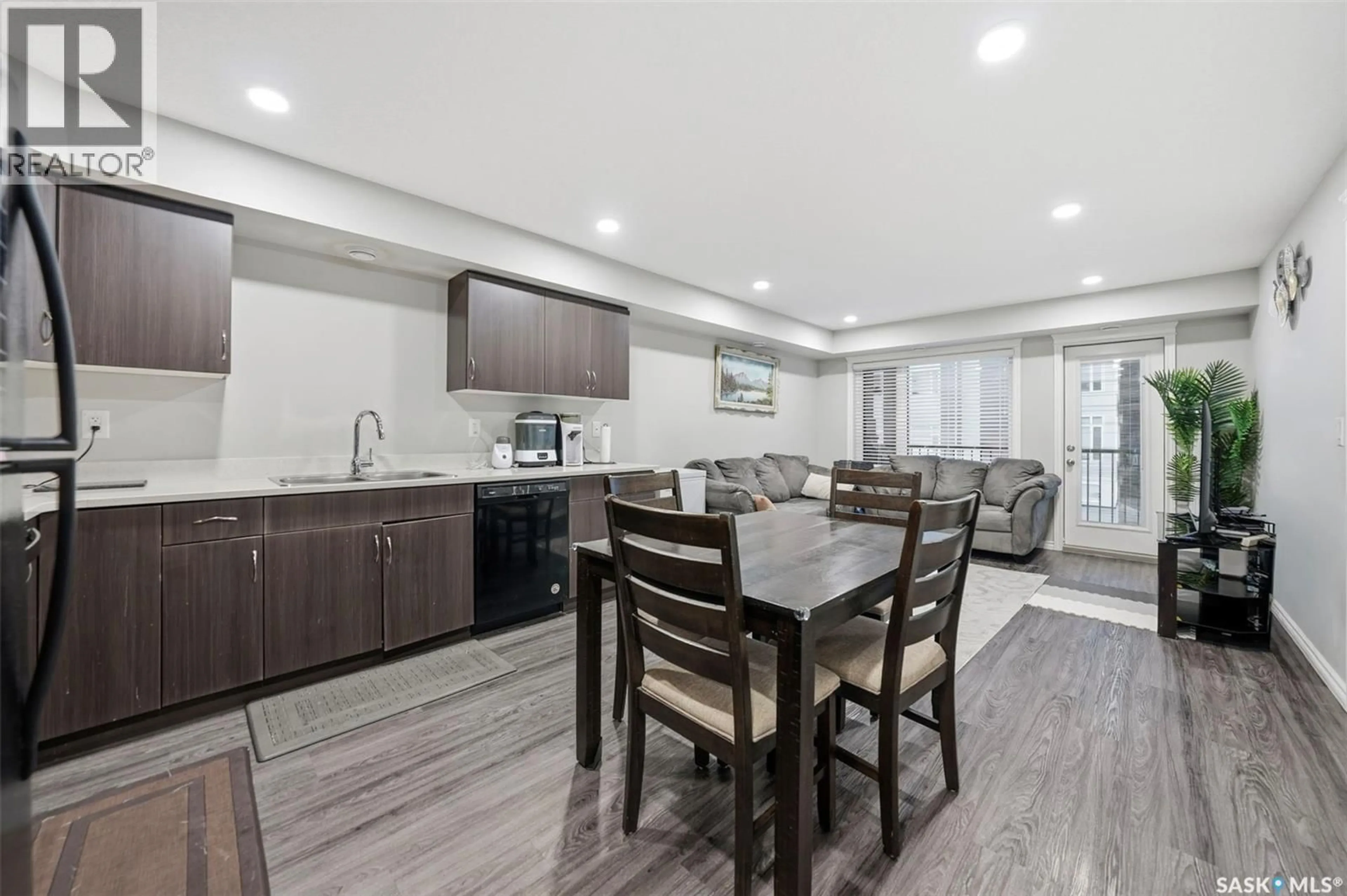Open concept kitchen, unknown for 213 110 AKHTAR BEND, Saskatoon Saskatchewan S7W0Y9