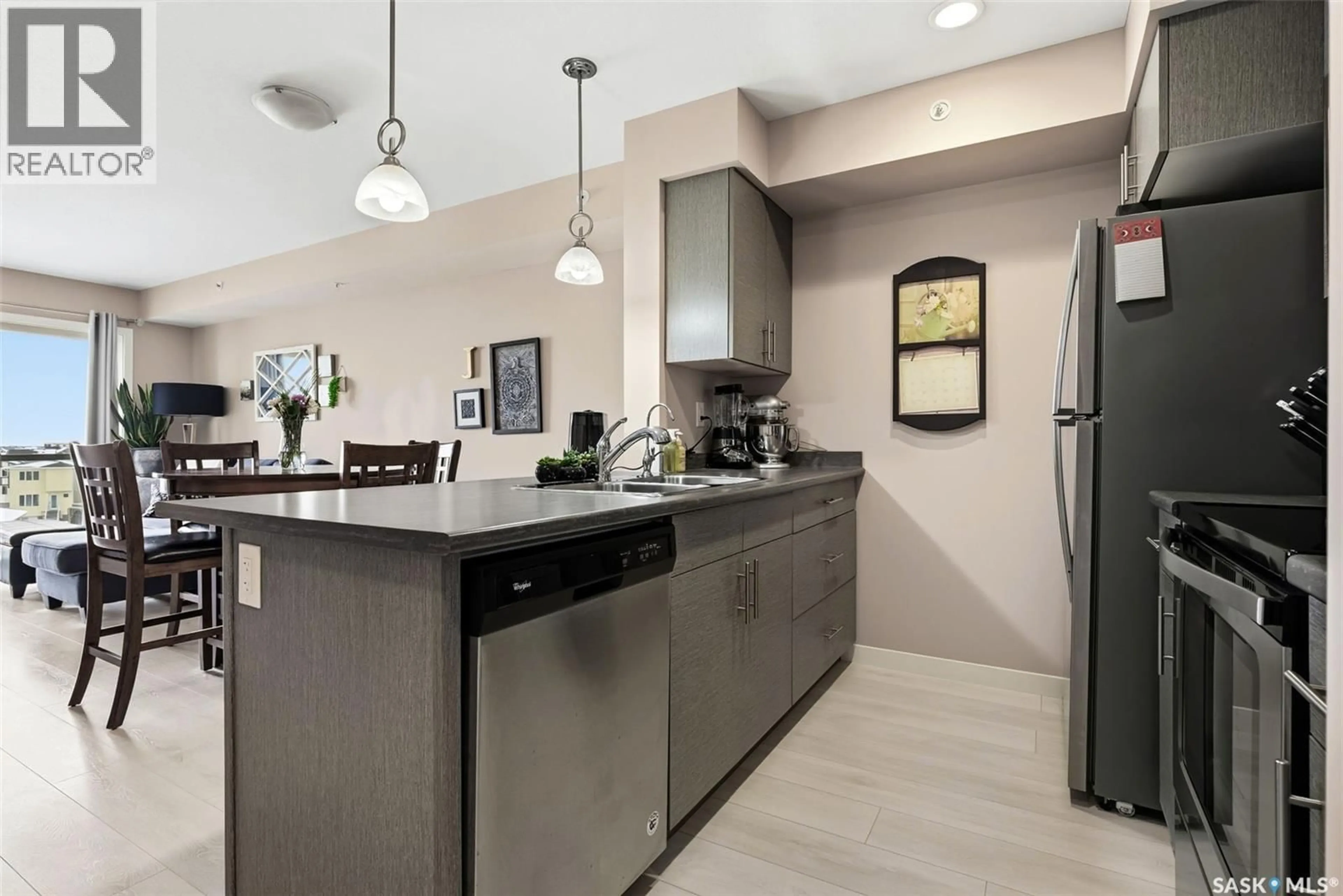 Contemporary kitchen, ceramic/tile floor for 5500 - 2418 MITCHINSON WAY, Regina Saskatchewan S4W0J9