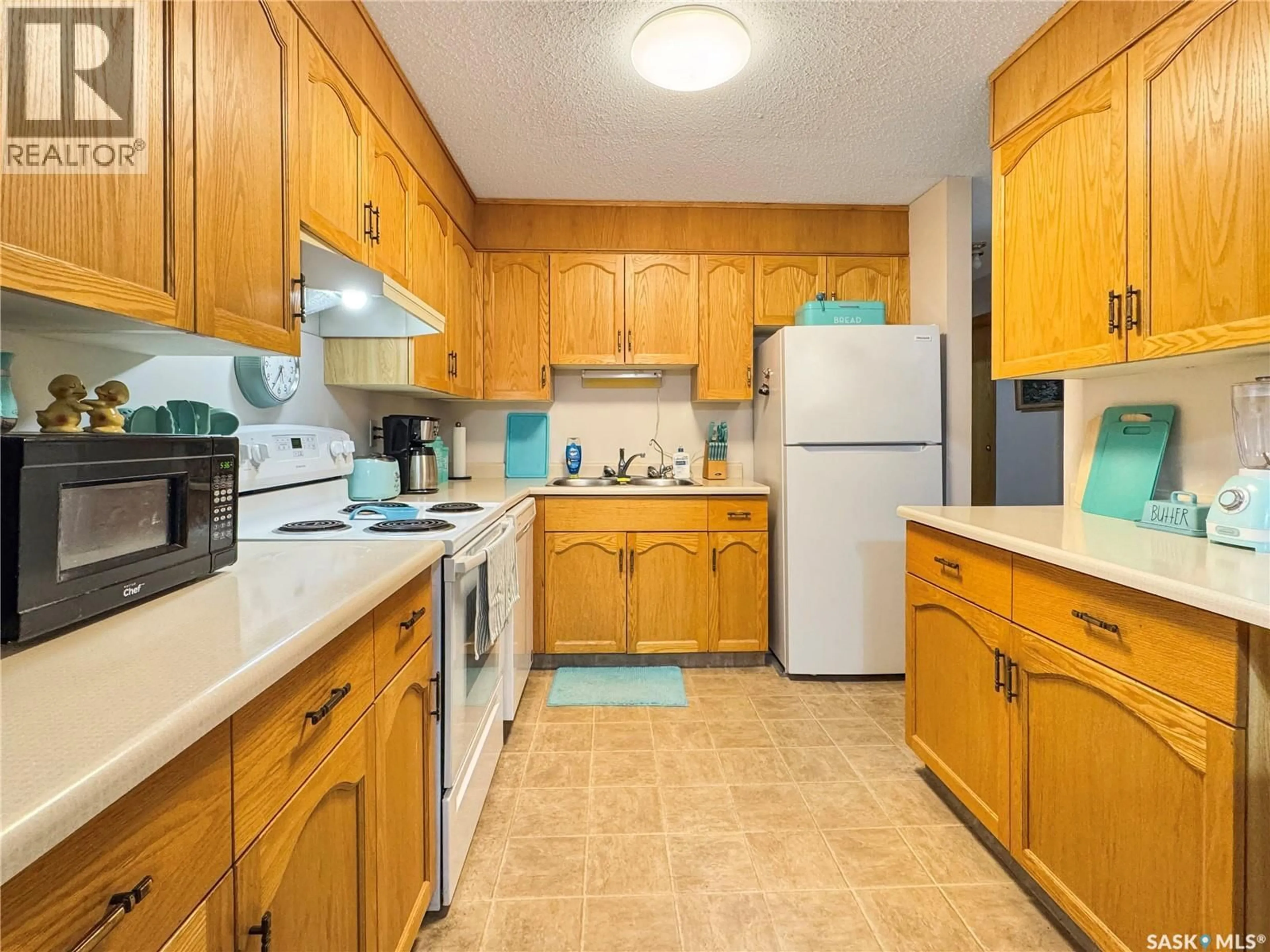 Standard kitchen, unknown for 102nd - 202 1442 STREET, North Battleford Saskatchewan S9A1G7