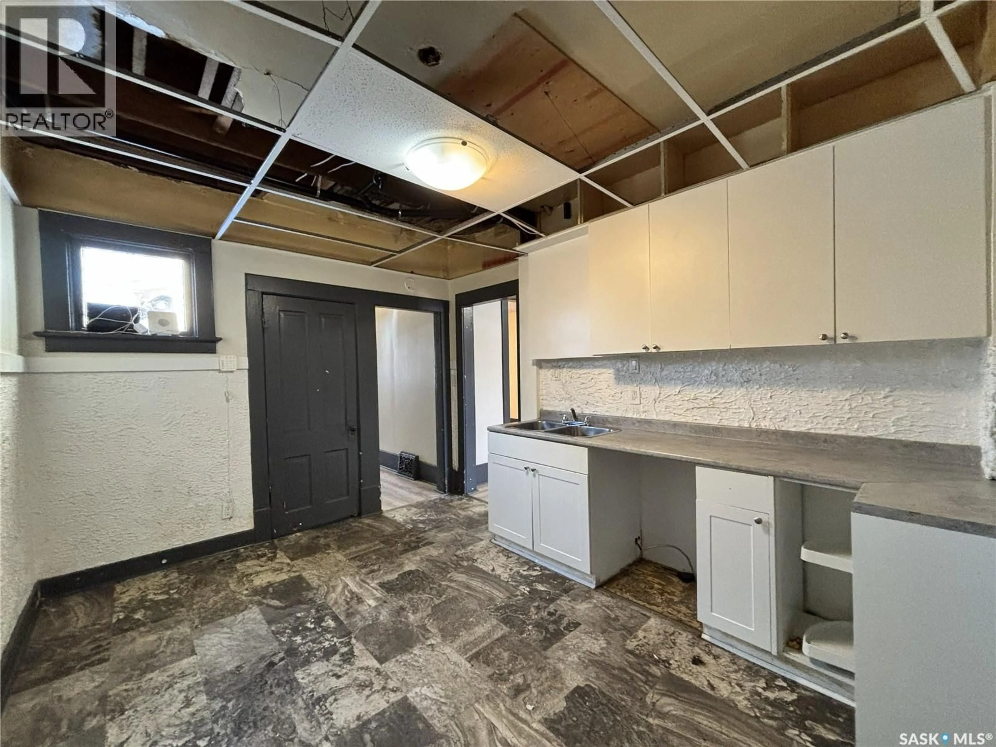 A pic of a room for 210 N AVENUE S, Saskatoon Saskatchewan S4T7N6