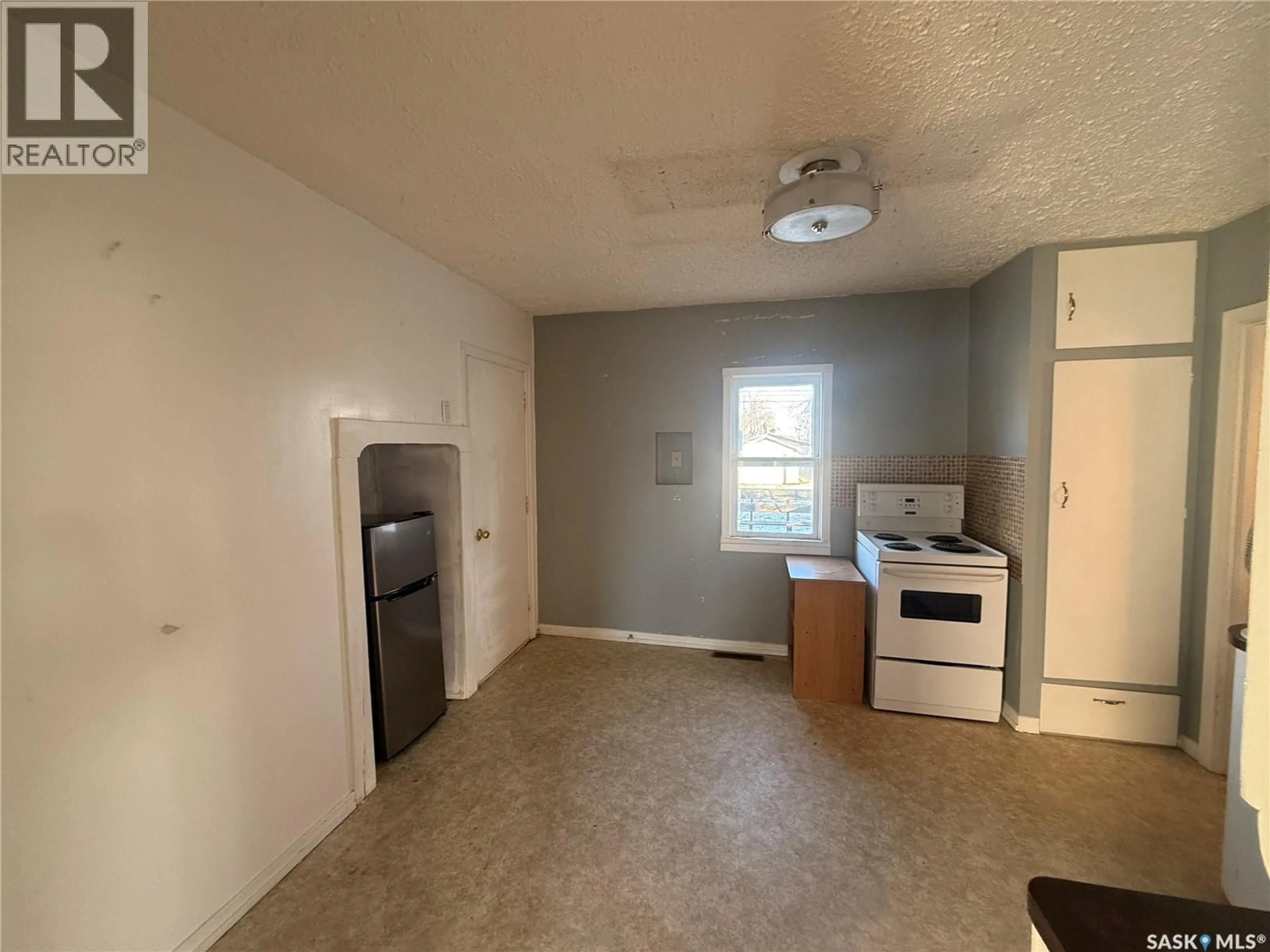 A pic of a room for 421 3RD AVENUE, Assiniboia Saskatchewan S0H0B0