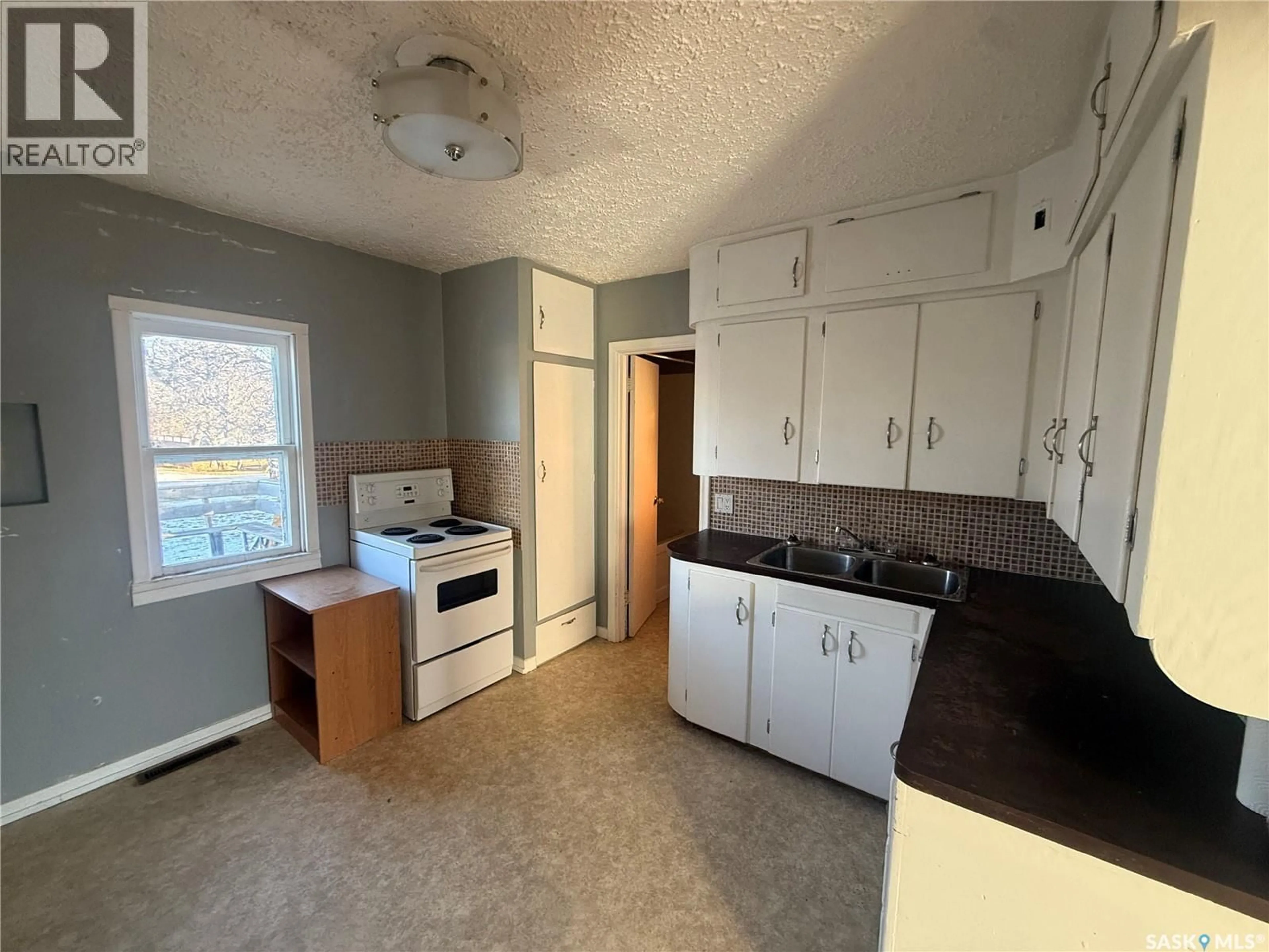 A pic of a room for 421 3RD AVENUE, Assiniboia Saskatchewan S0H0B0