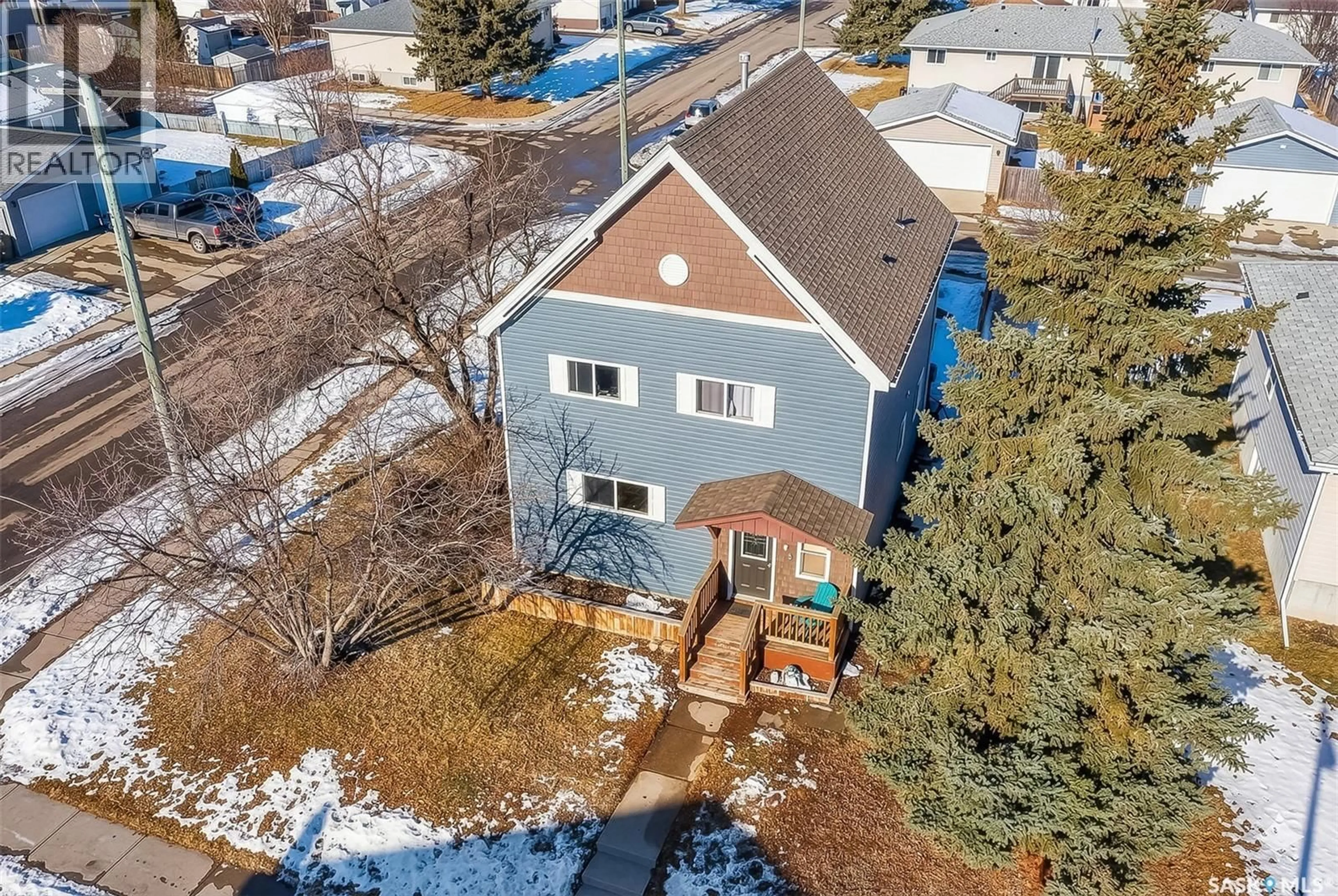 A pic from outside/outdoor area/front of a property/back of a property/a pic from drone, street for 174 OMINICA STREET, Moose Jaw Saskatchewan S6H1X2