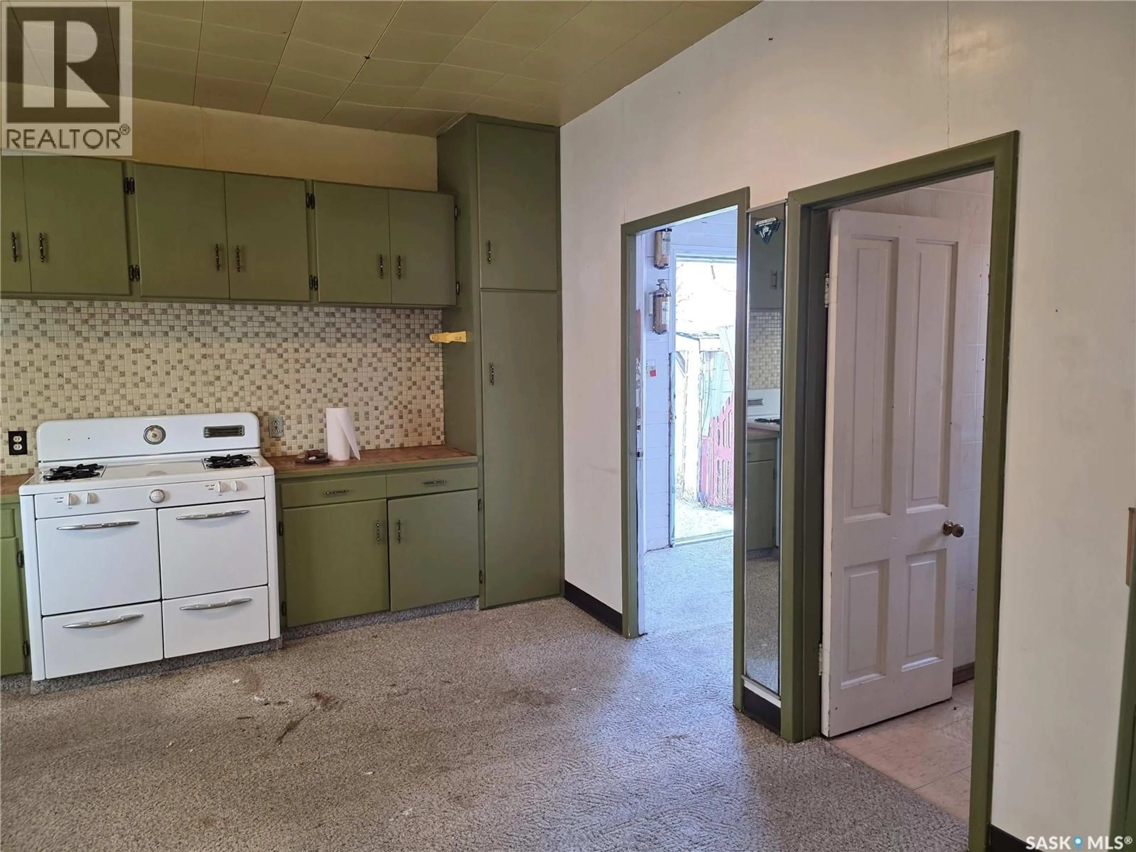 Standard kitchen, unknown for 200 2ND AVENUE, Tessier Saskatchewan S0L3G0