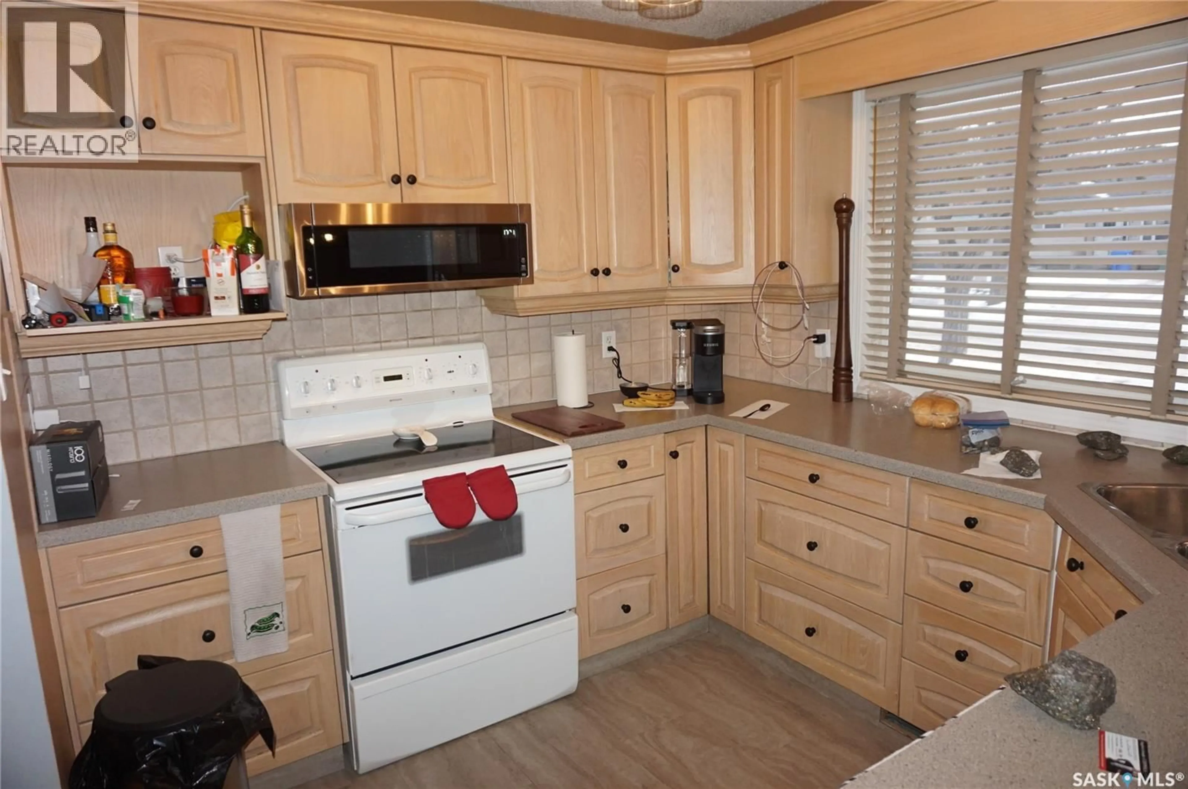 Standard kitchen, unknown for 4452 ACADIA DRIVE, Regina Saskatchewan S4S4T4
