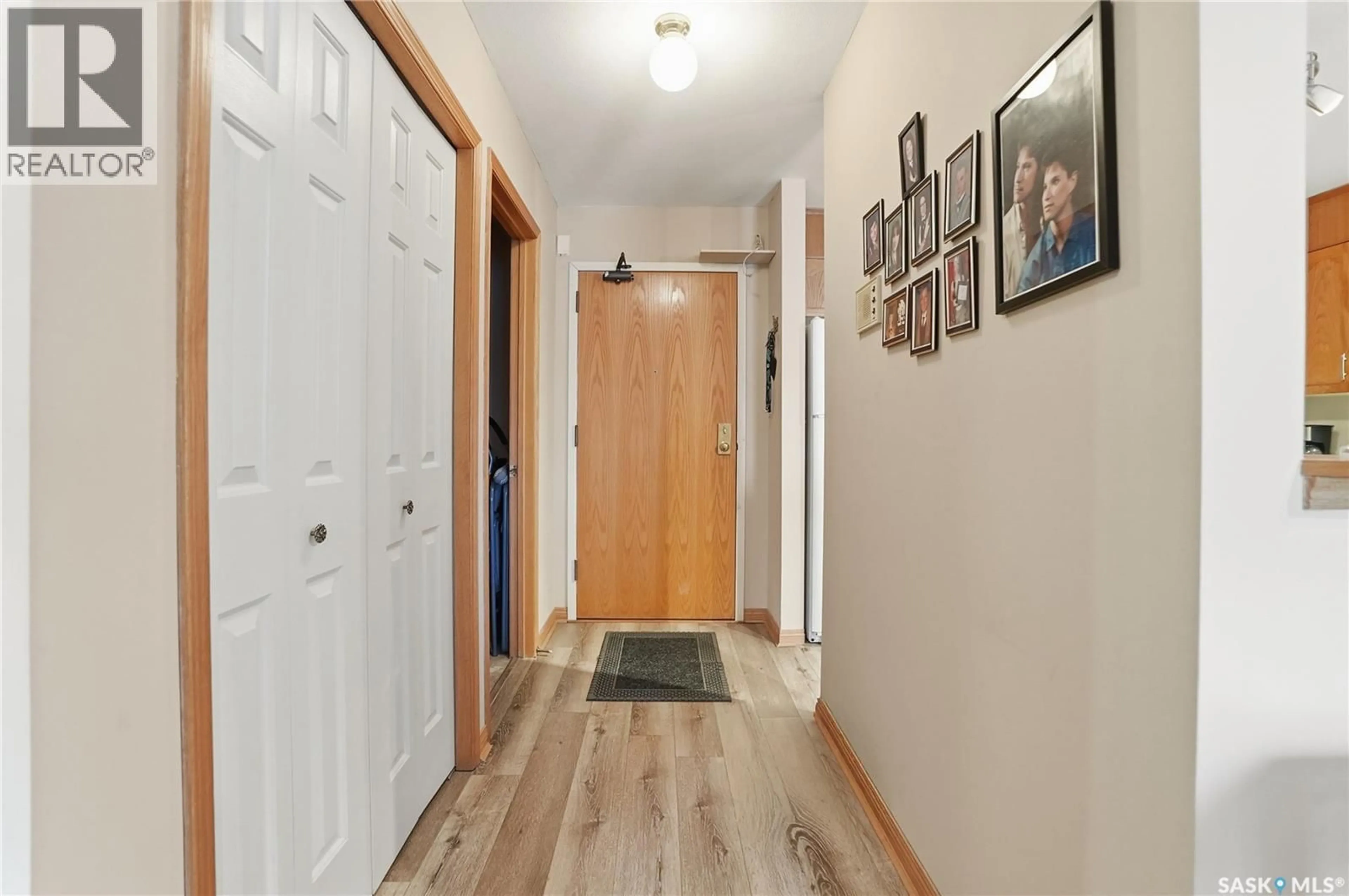 Indoor entryway for E - 107 910 9TH STREET, Saskatoon Saskatchewan S7H0N1