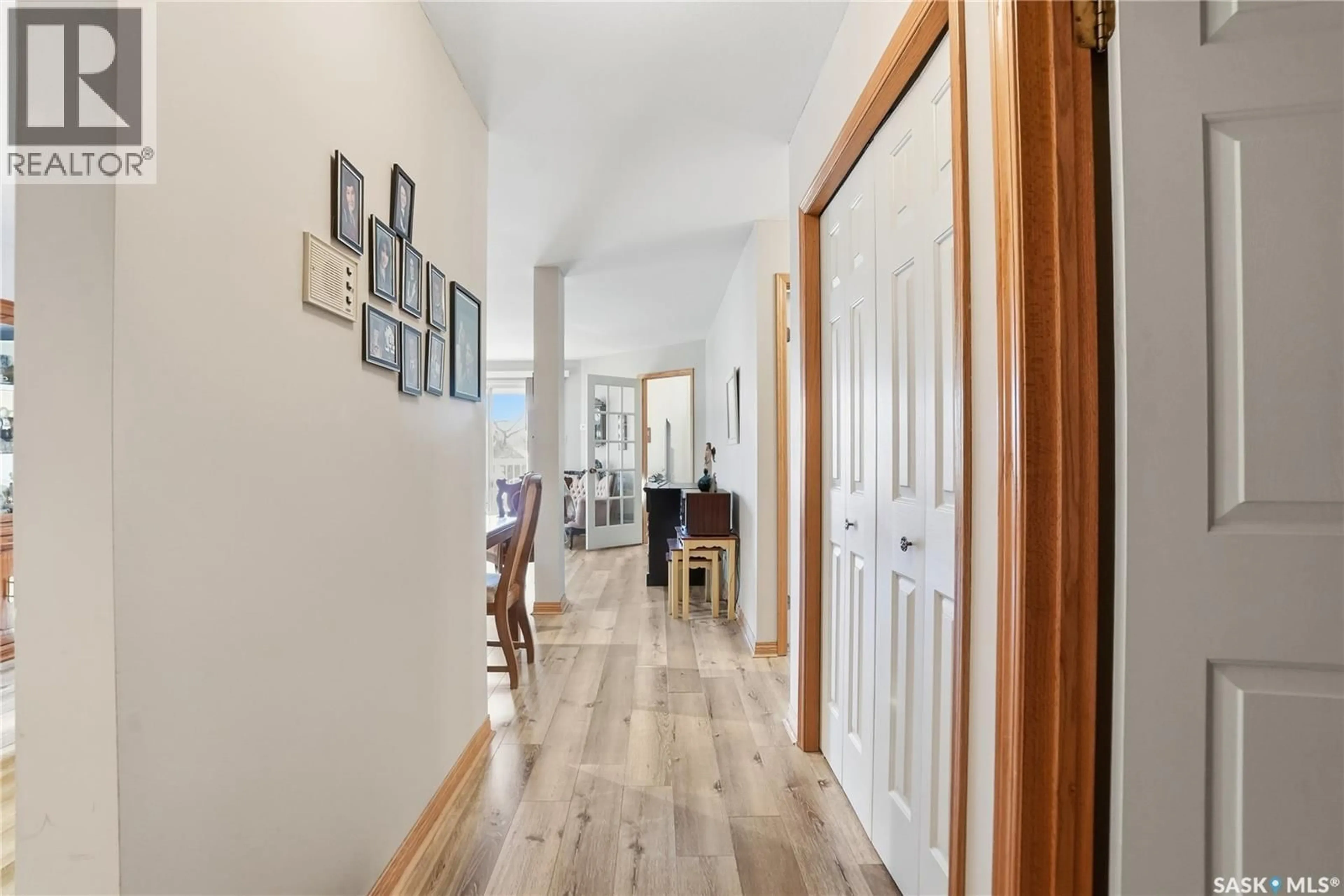 Indoor entryway for E - 107 910 9TH STREET, Saskatoon Saskatchewan S7H0N1