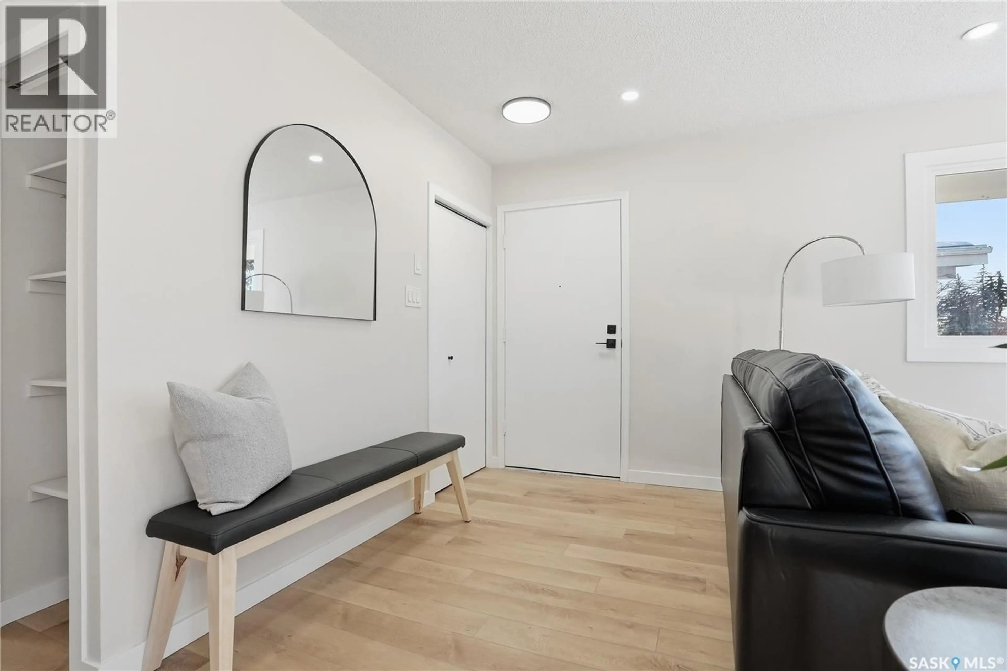 Indoor entryway for 1801 MADDEN AVENUE, Saskatoon Saskatchewan S7H3M7