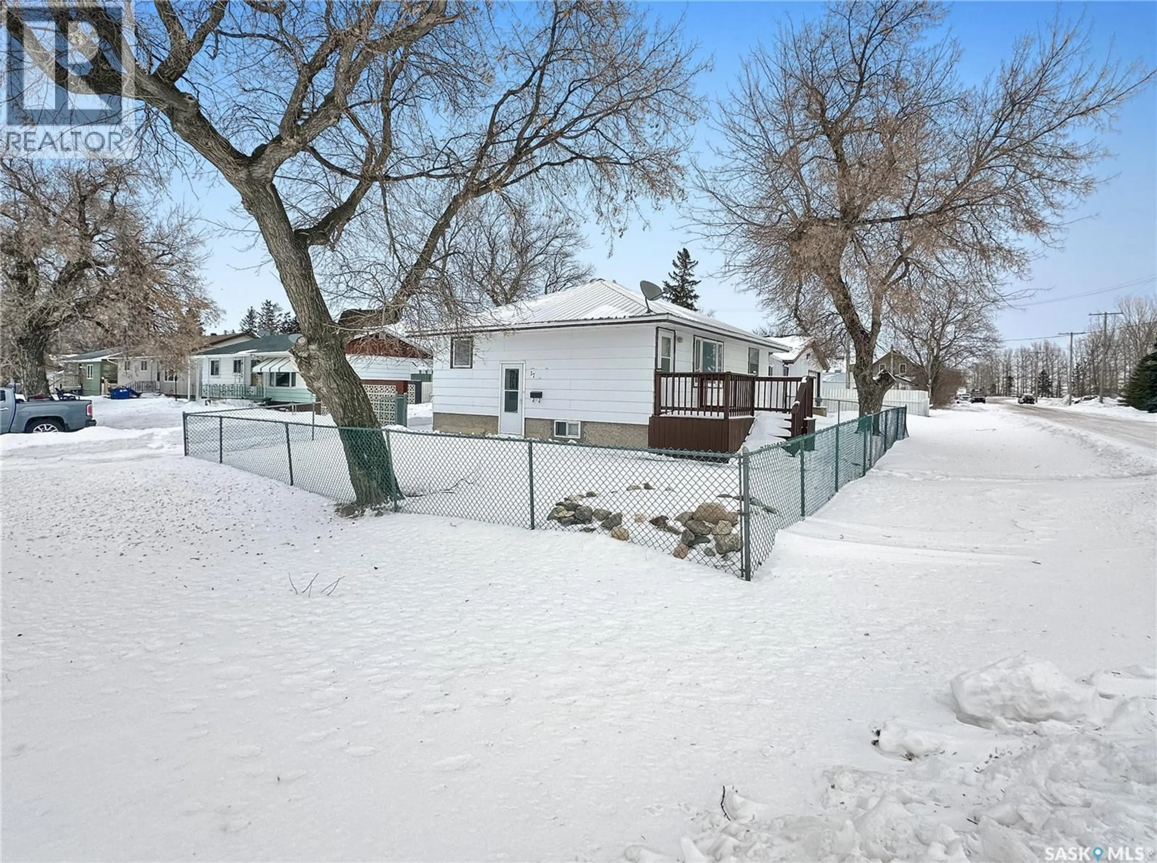 A pic from outside/outdoor area/front of a property/back of a property/a pic from drone, street for 17 JARVIS STREET, Qu'Appelle Saskatchewan S0G4A0