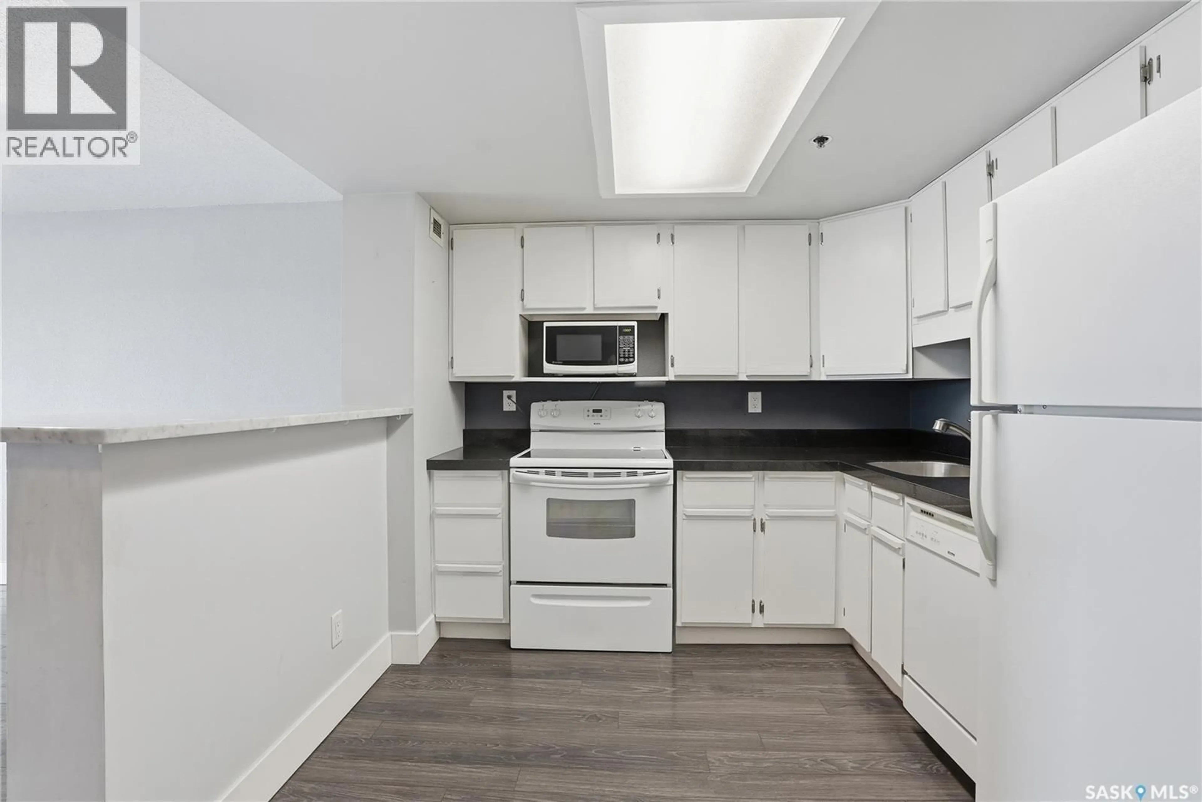 Standard kitchen, unknown for N - 905 311 6TH AVENUE, Saskatoon Saskatchewan S7K7A9