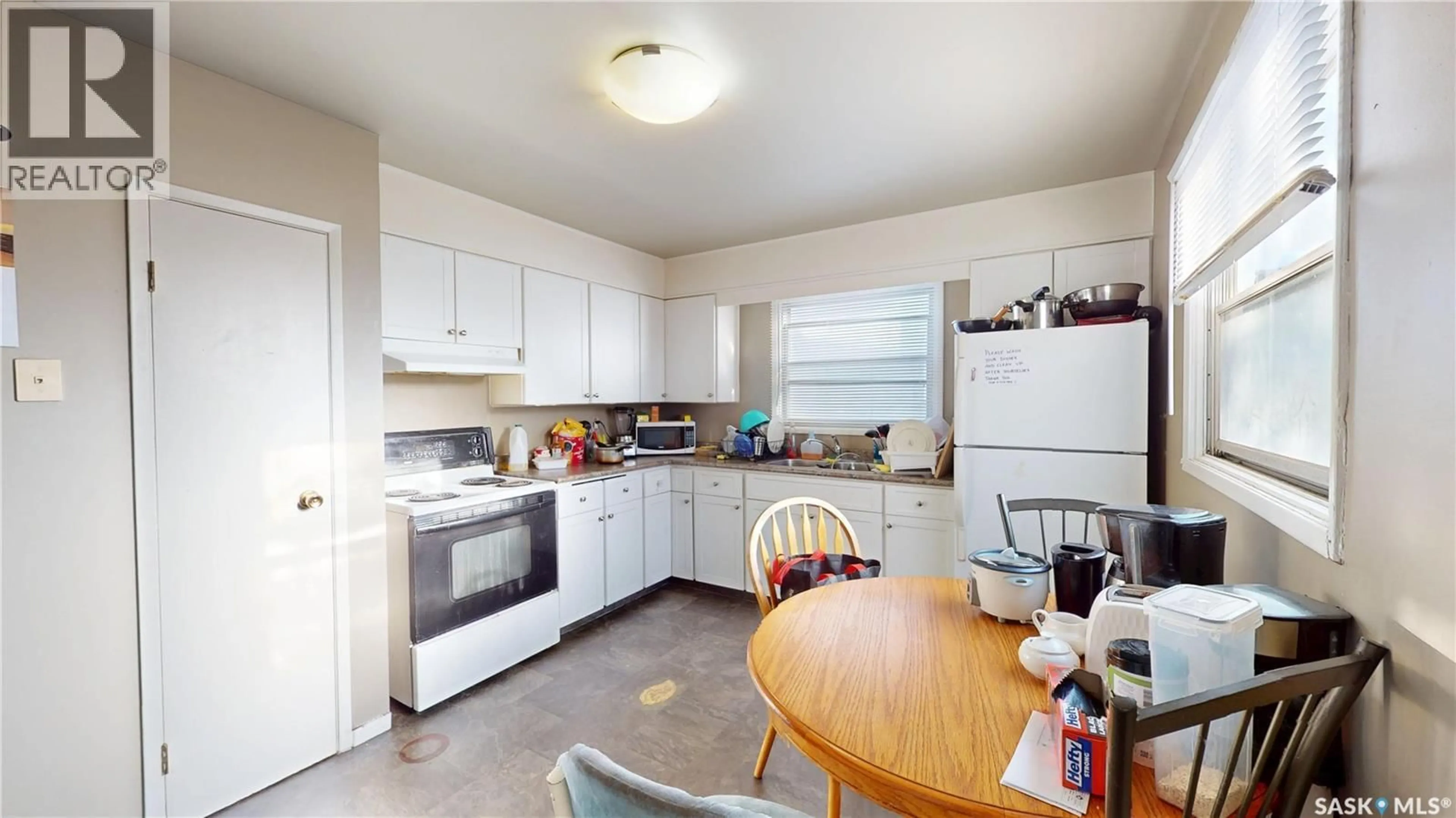 Standard kitchen, unknown for 3114 7TH STREET, Saskatoon Saskatchewan S7H1B3