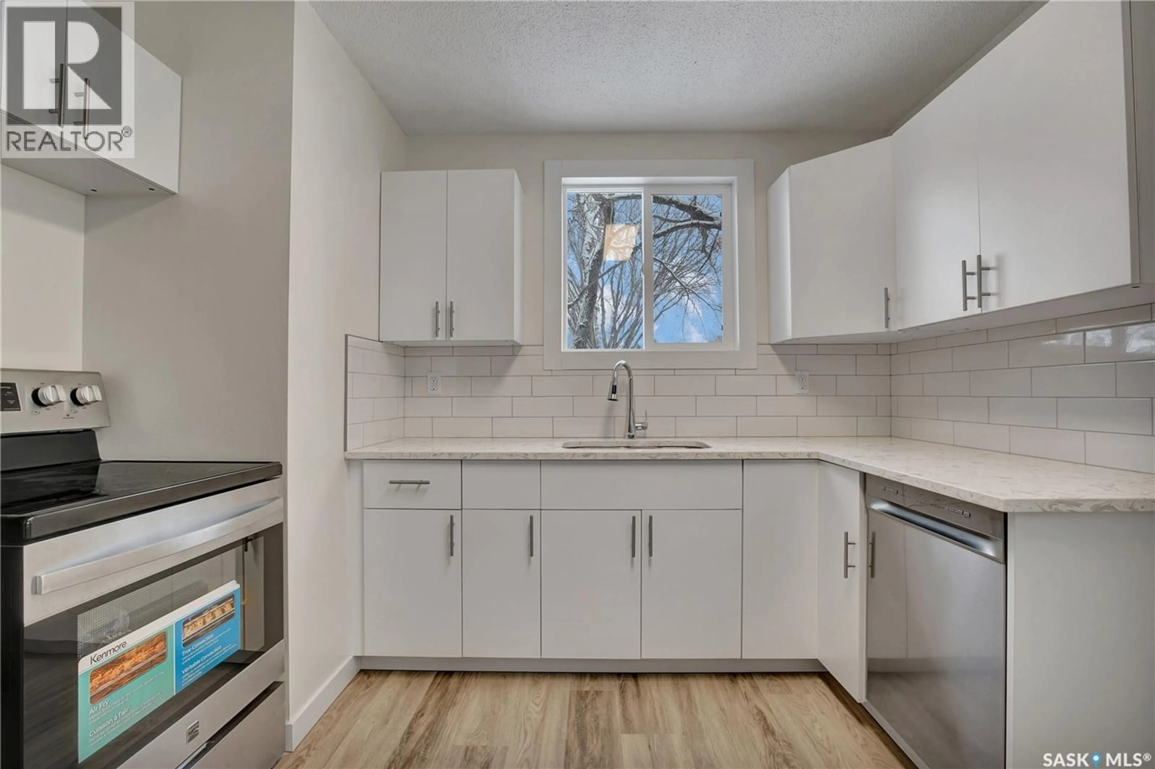 Standard kitchen, unknown for 1421 HNATYSHYN AVENUE, Saskatoon Saskatchewan S7L4G6