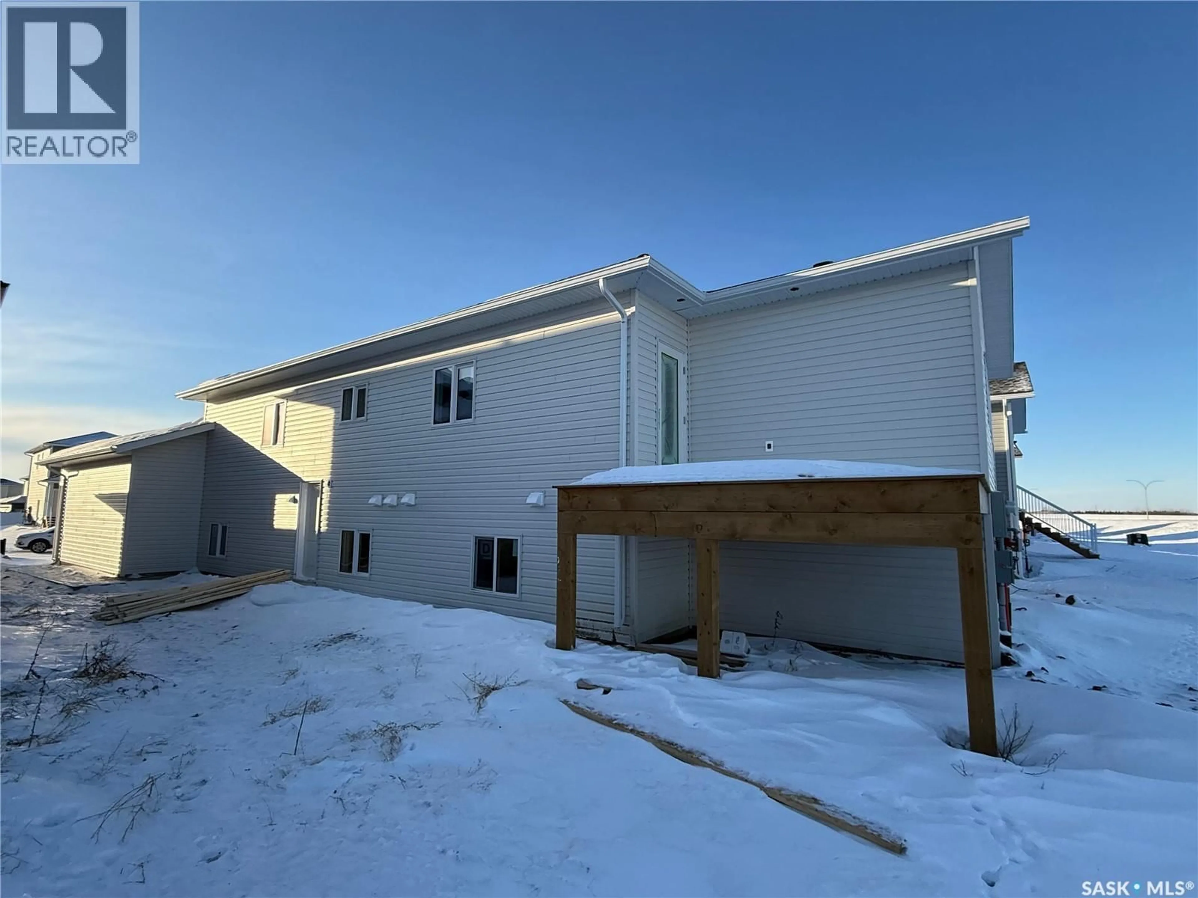 A pic from outside/outdoor area/front of a property/back of a property/a pic from drone, building for 286 STROMBERG COURT, Saskatoon Saskatchewan S7L7N2
