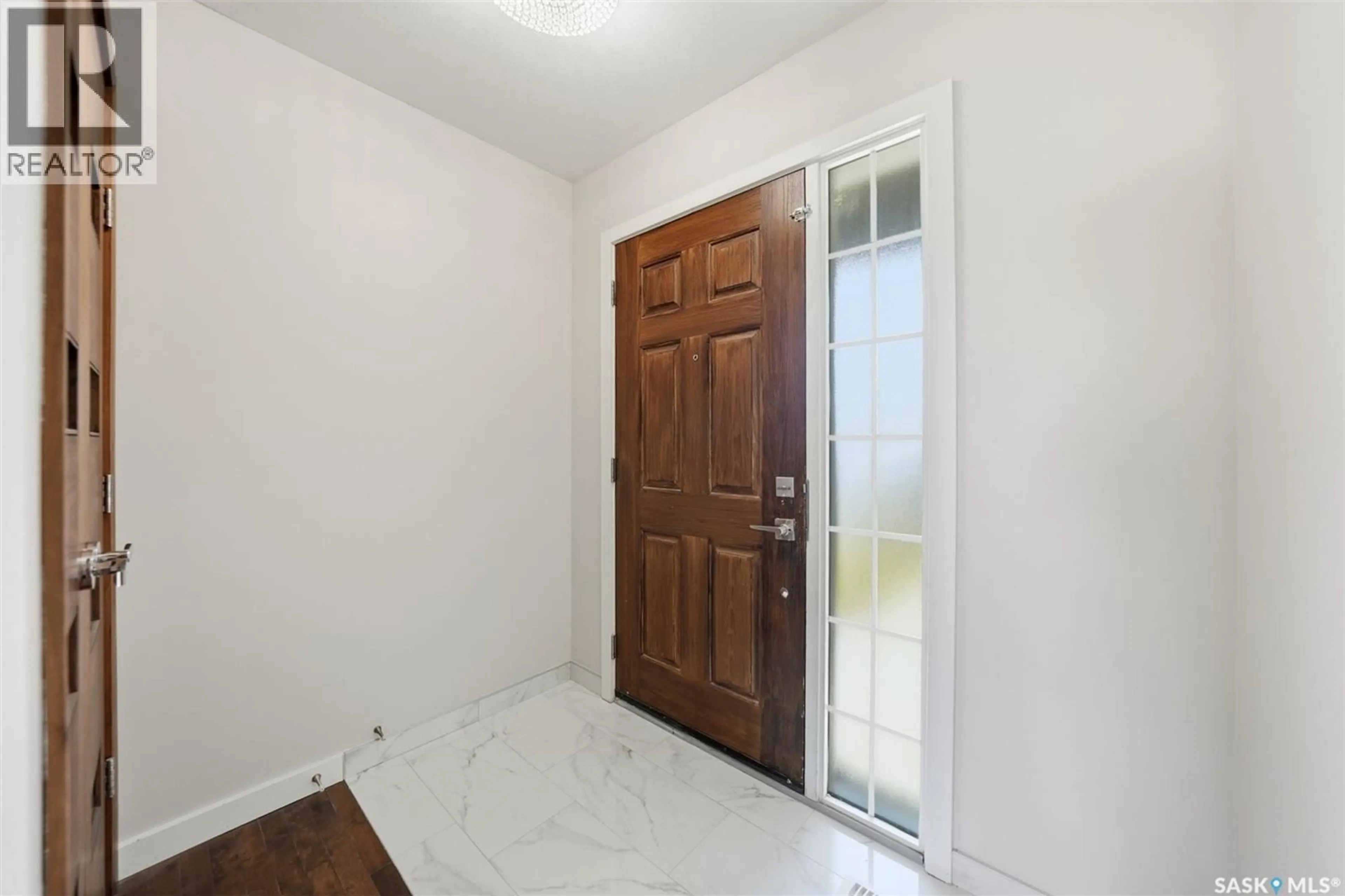 Indoor entryway for 1303 - 408 PATON CRESCENT, Saskatoon Saskatchewan S7W0B8