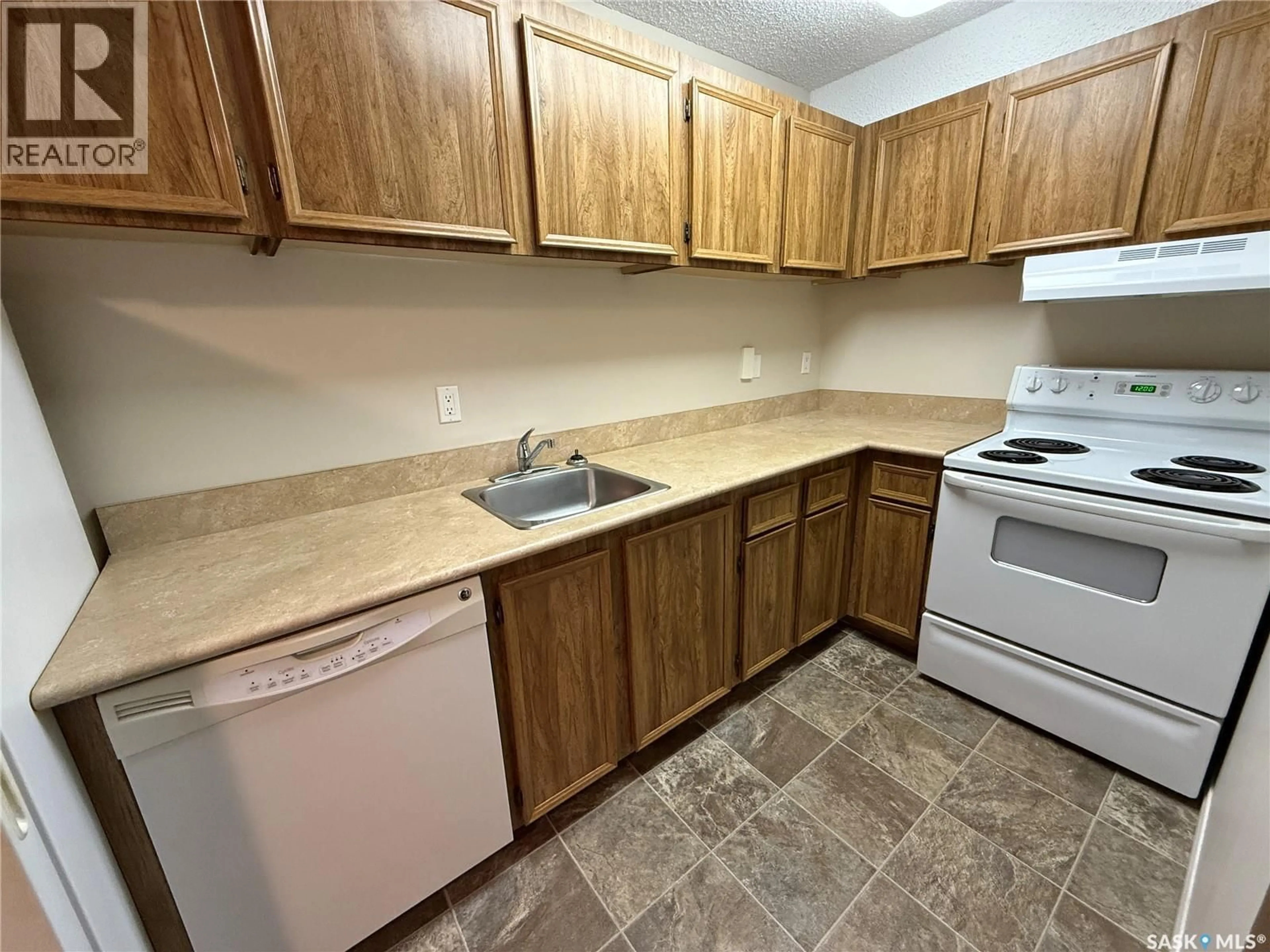Standard kitchen, unknown for 207 - 1832 EAGLESHAM AVENUE, Weyburn Saskatchewan S4H3A8