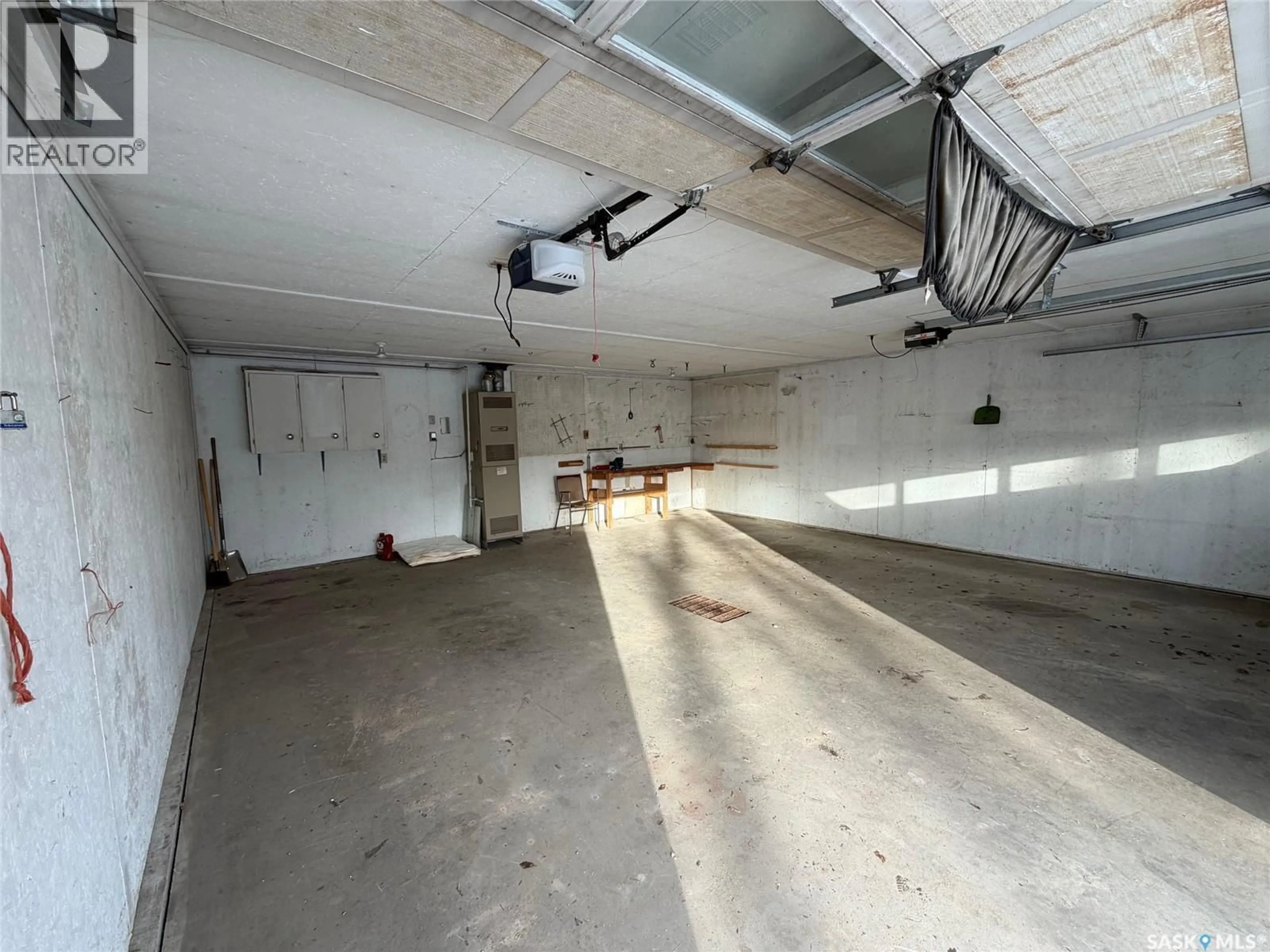 Indoor garage for 414 CHURCHILL STREET, Hudson Bay Saskatchewan S0E0Y0