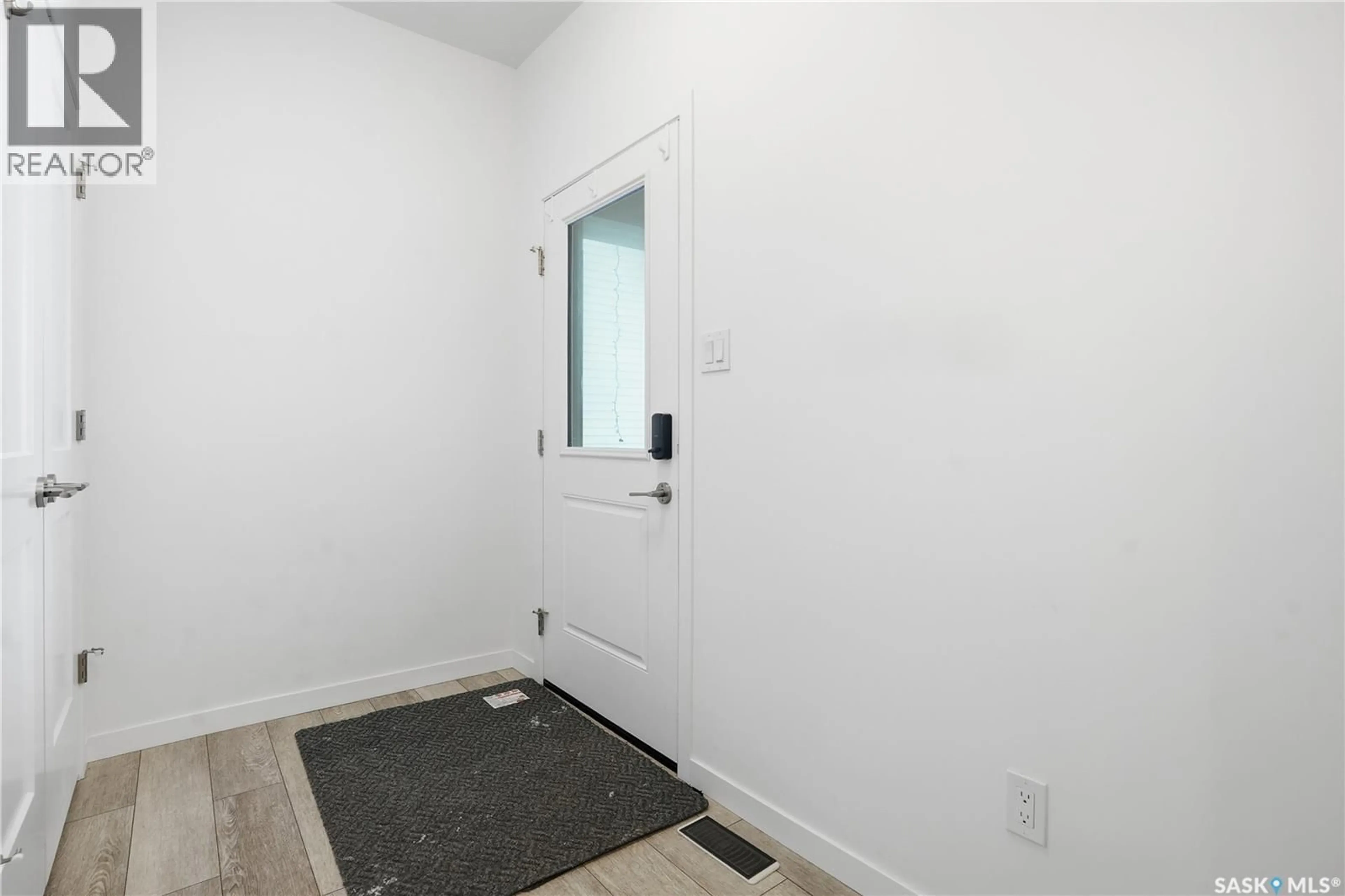 Indoor entryway for 5409 NICHOLSON AVENUE, Regina Saskatchewan S4V4B3