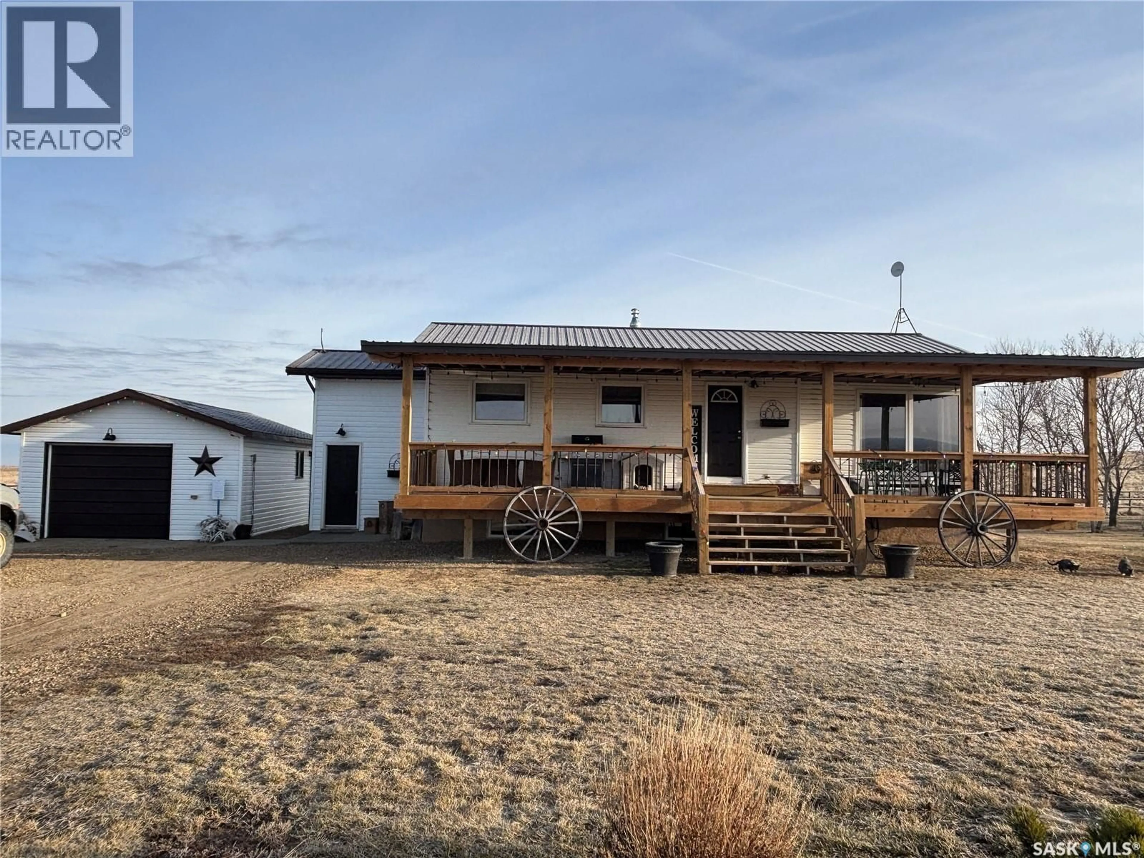 A pic from outside/outdoor area/front of a property/back of a property/a pic from drone, building for NW - 32 10 24, Piapot Rm No. 110 Saskatchewan S0N1Y0