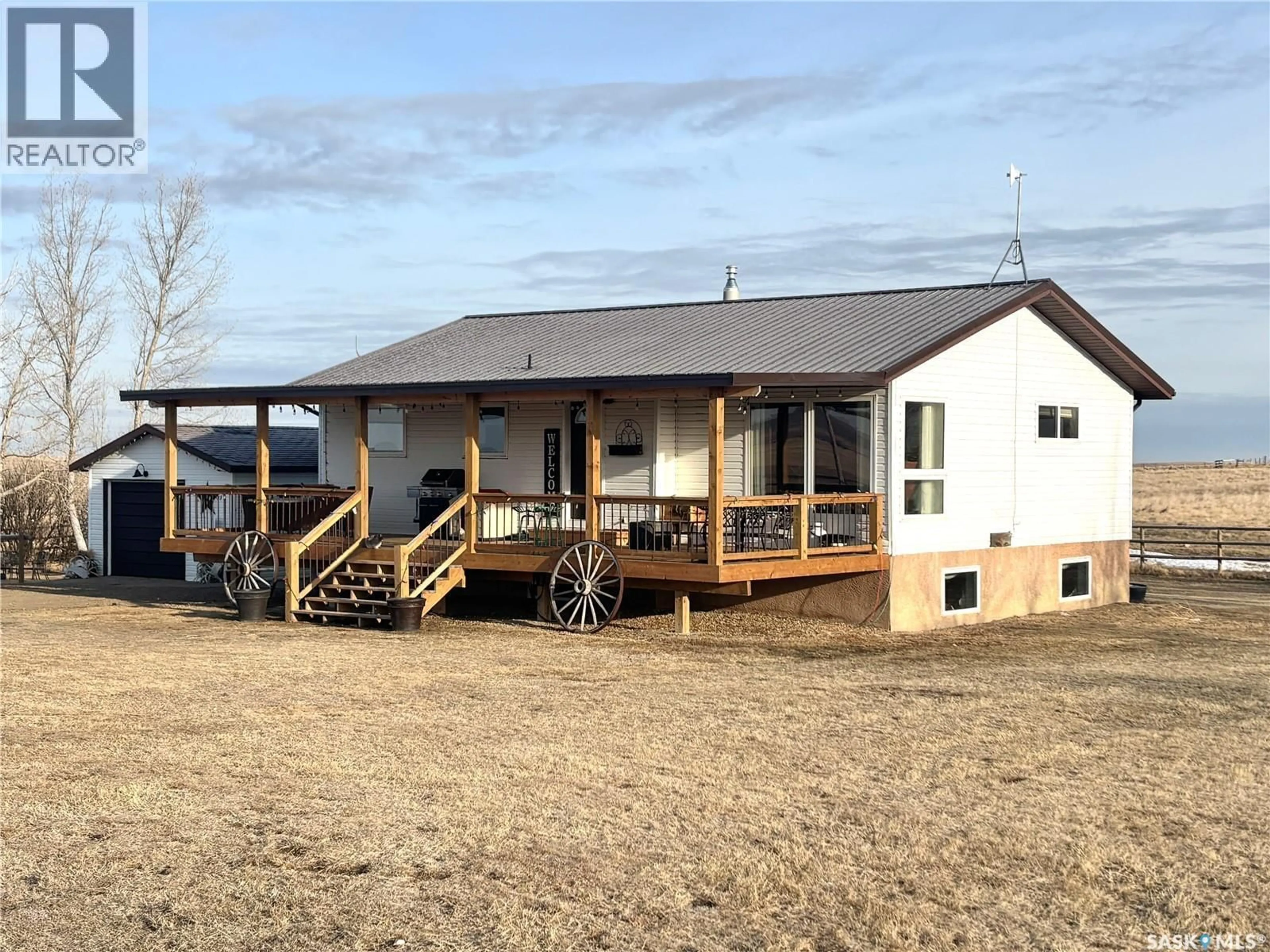 A pic from outside/outdoor area/front of a property/back of a property/a pic from drone, building for NW - 32 10 24, Piapot Rm No. 110 Saskatchewan S0N1Y0