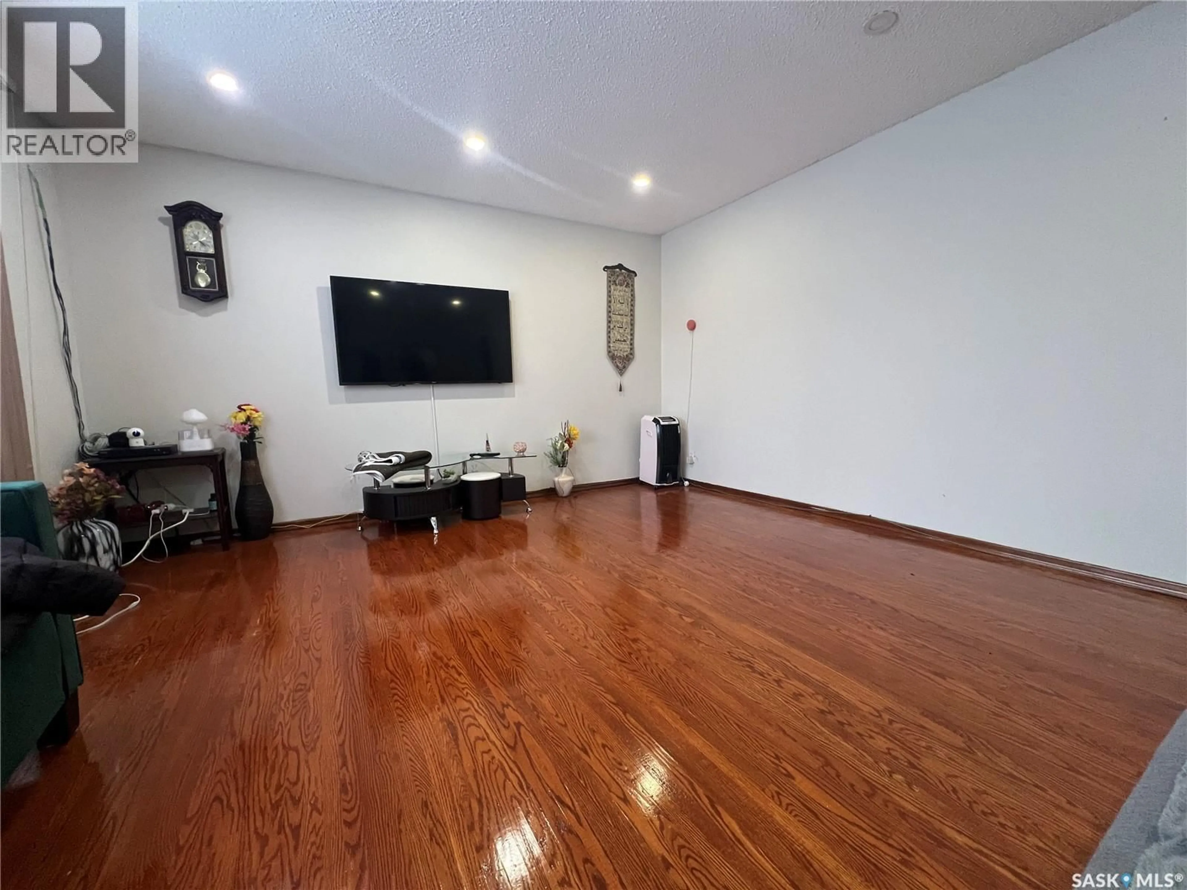 A pic of a room for 87 MERLIN CRESCENT, Regina Saskatchewan S4R3E3