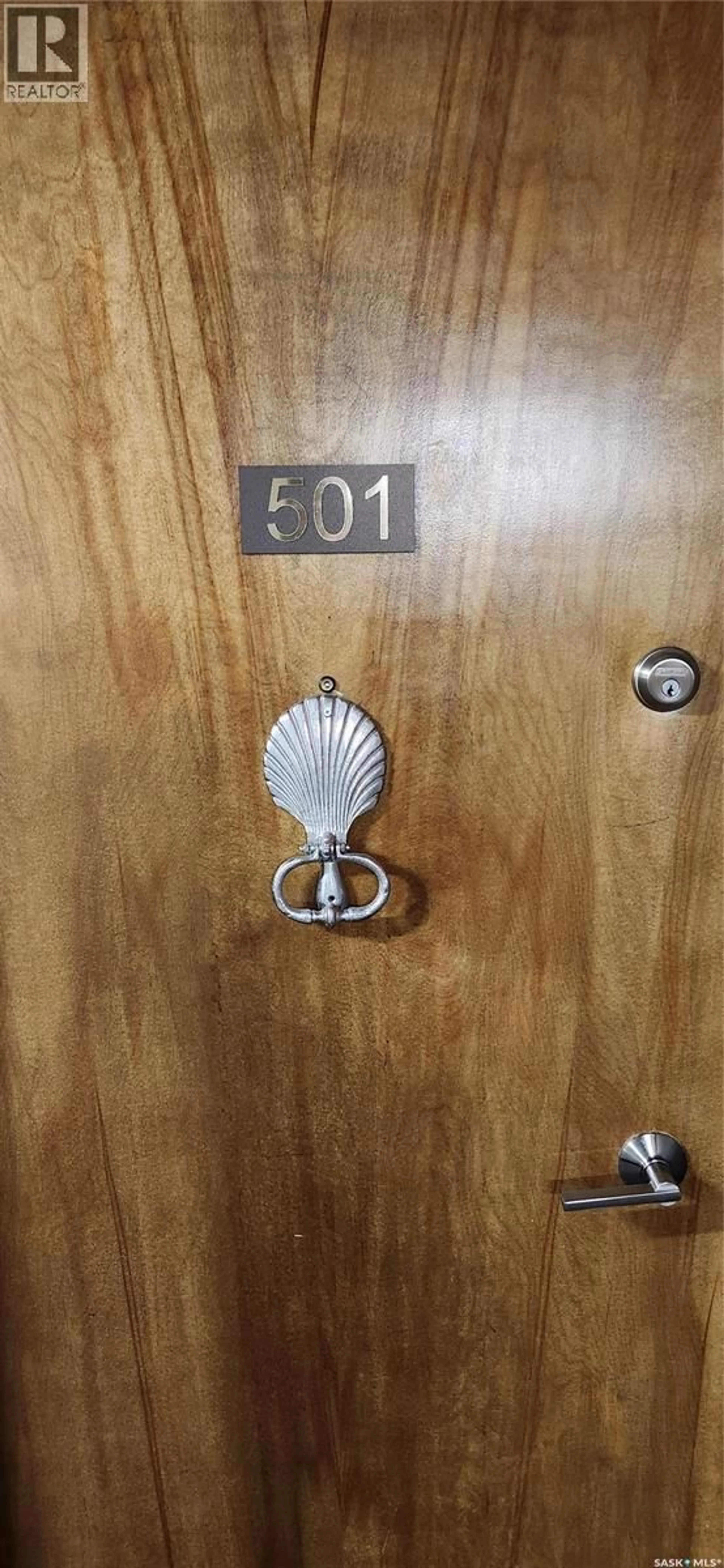 Indoor foyer for 501 315 5TH AVENUE N, Saskatoon Saskatchewan S7K5Z8