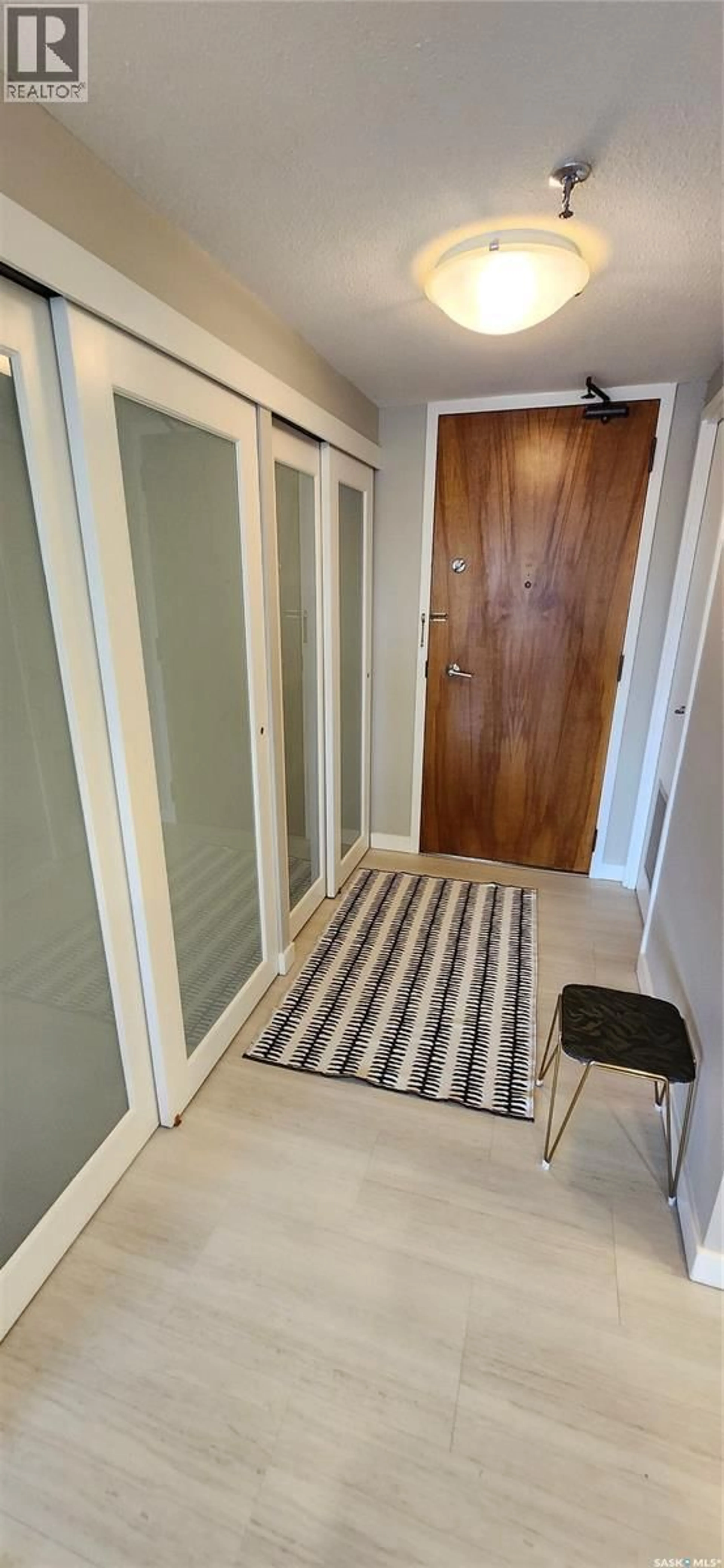Indoor entryway for 501 315 5TH AVENUE N, Saskatoon Saskatchewan S7K5Z8