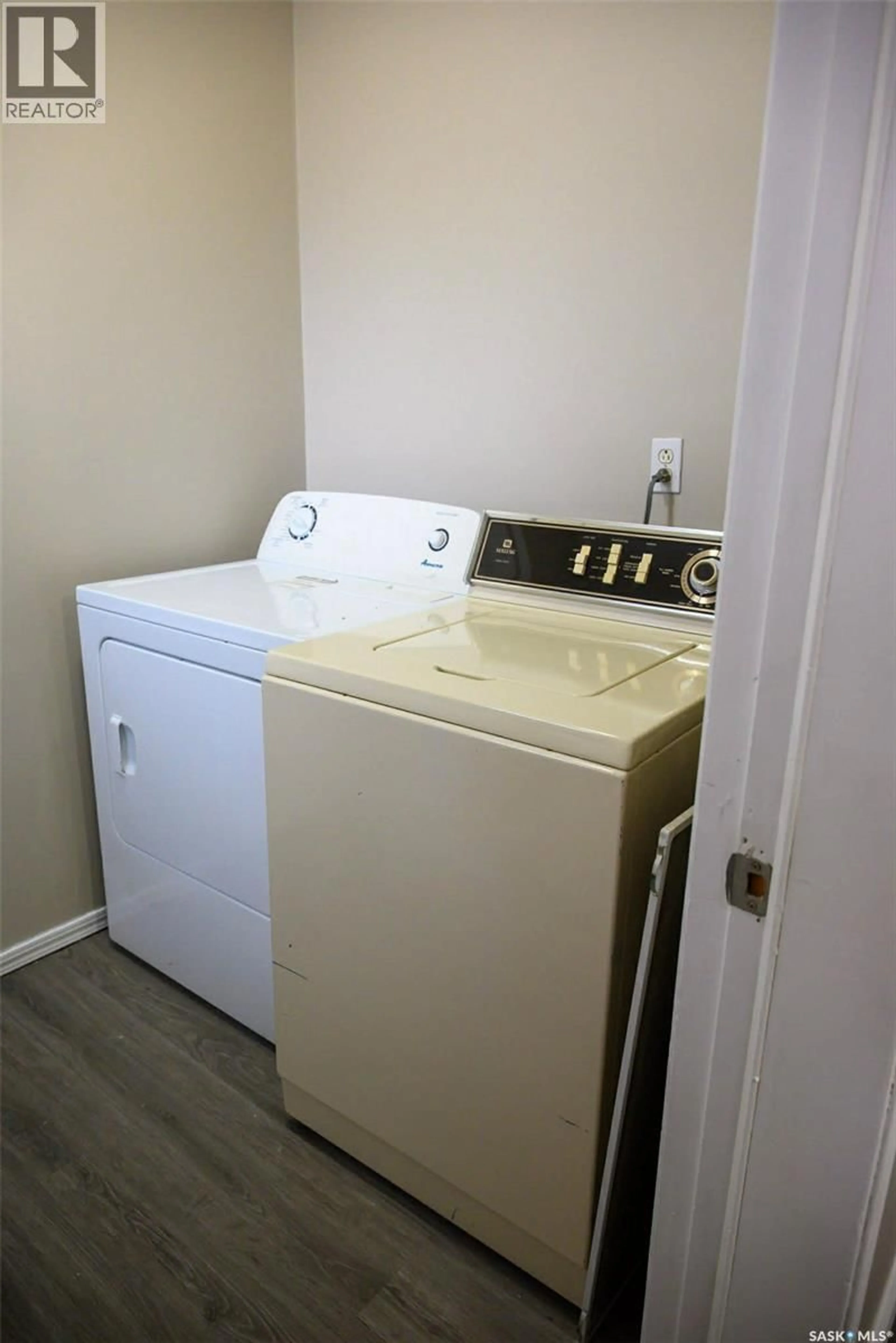 Laundry room for 2332 EDGAR STREET, Regina Saskatchewan S4N3L1
