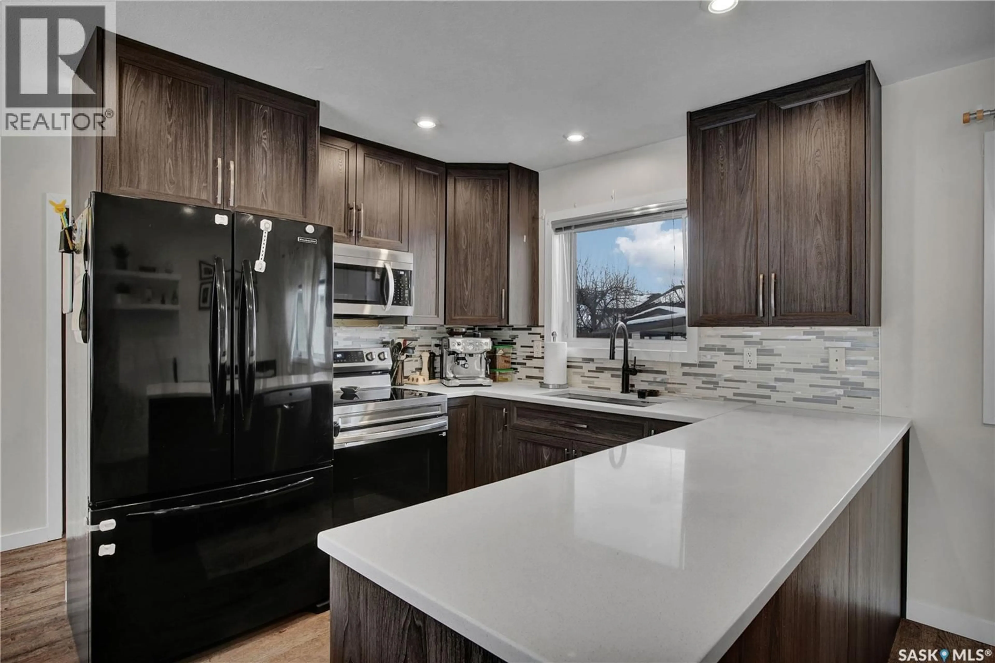 Contemporary kitchen, ceramic/tile floor for 534 DAVID KNIGHT WAY, Saskatoon Saskatchewan S7K5M4