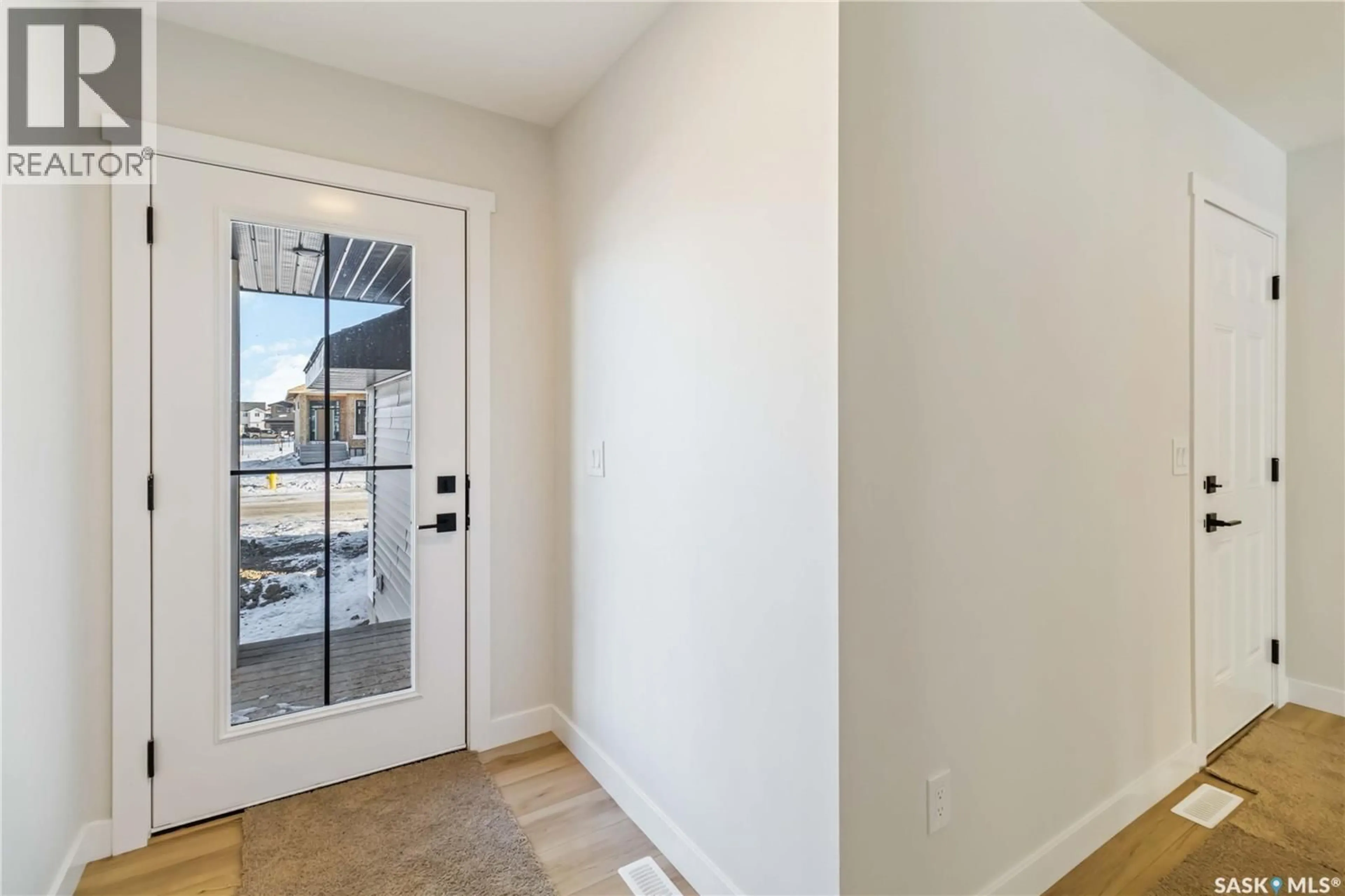 Indoor entryway for 326 KATZ AVENUE, Saskatoon Saskatchewan S7V1Y6