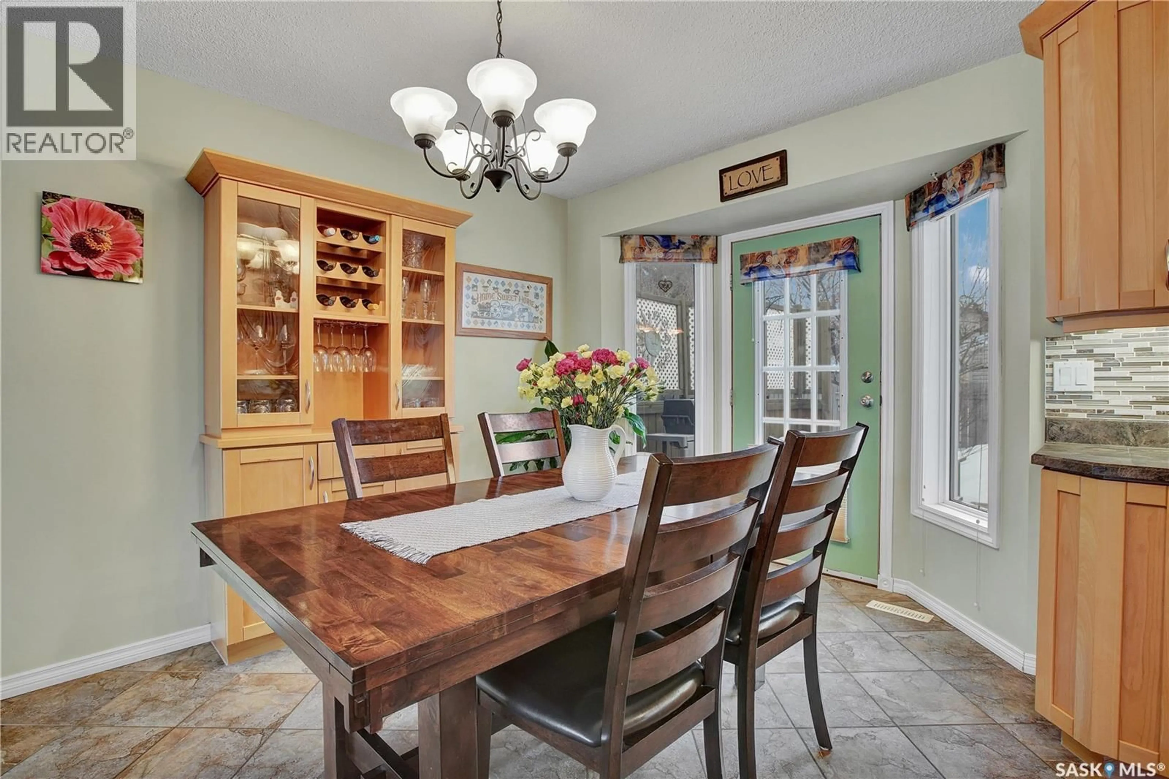 Dining room, ceramic/tile floor for 338 ARMSTRONG WAY, Saskatoon Saskatchewan S7N3M8