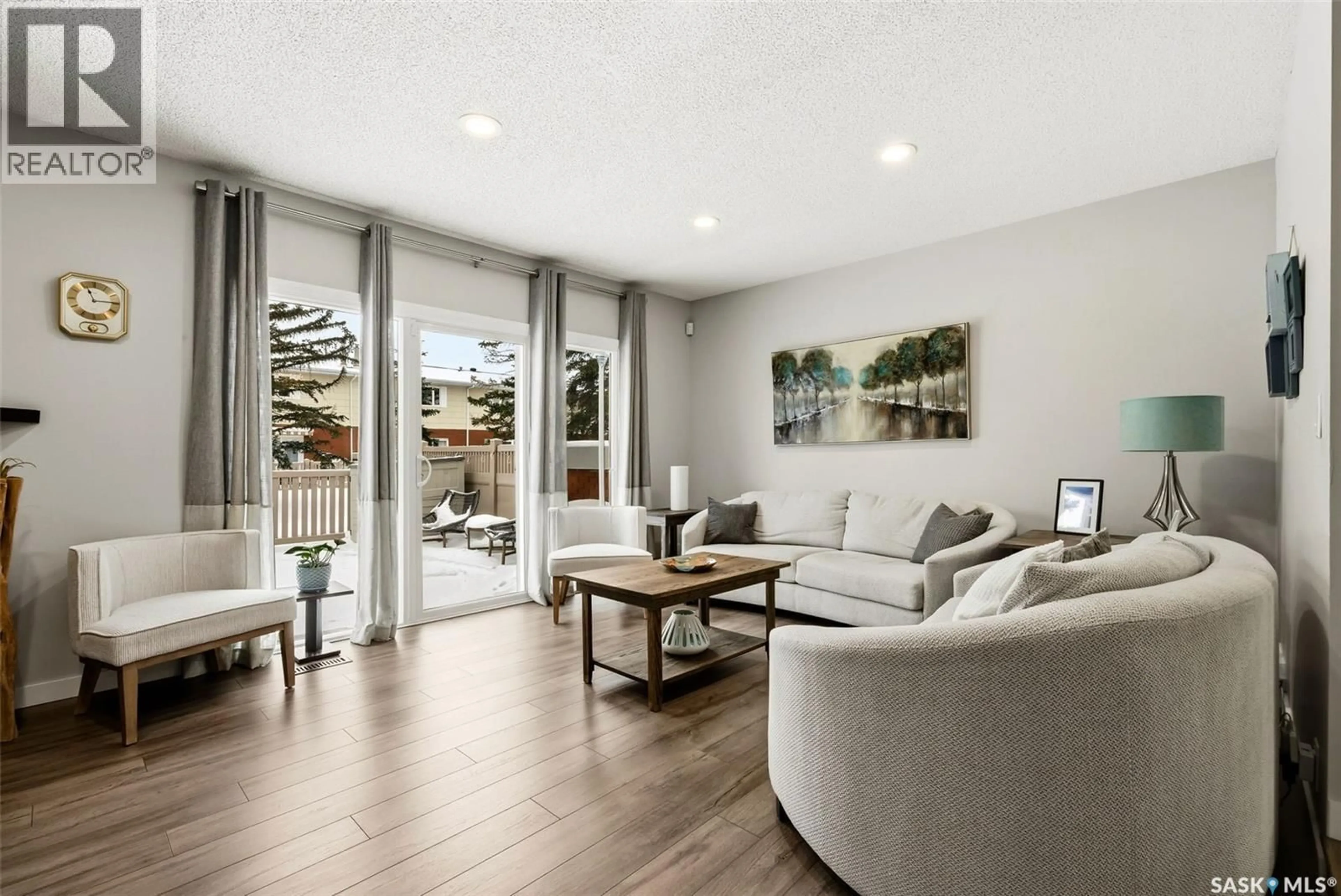 Living room with furniture, unknown for 198 PLAINSVIEW DRIVE, Regina Saskatchewan S4S6L2