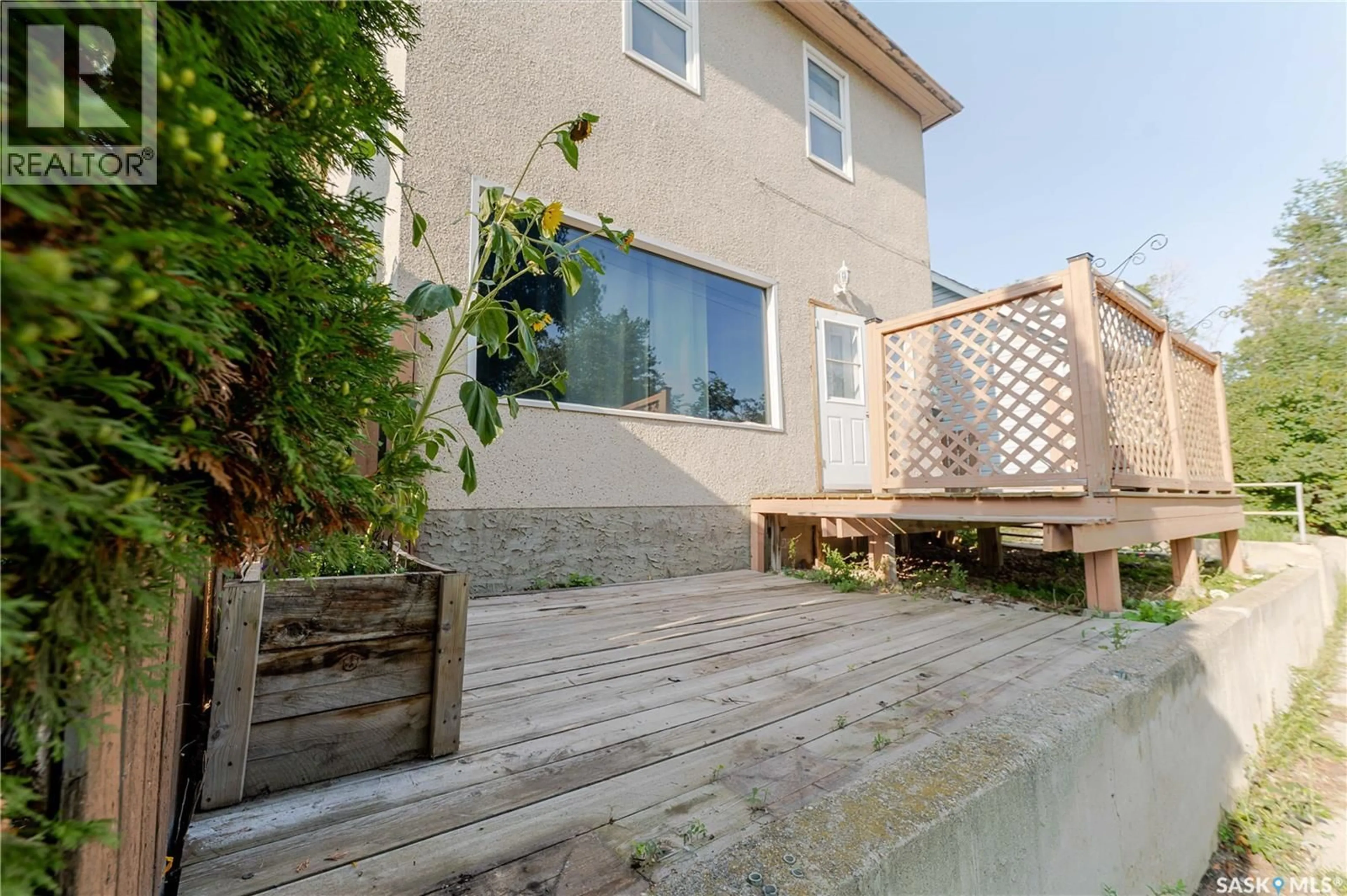 Patio, street for 946 STADACONA STREET, Moose Jaw Saskatchewan S6H2A8