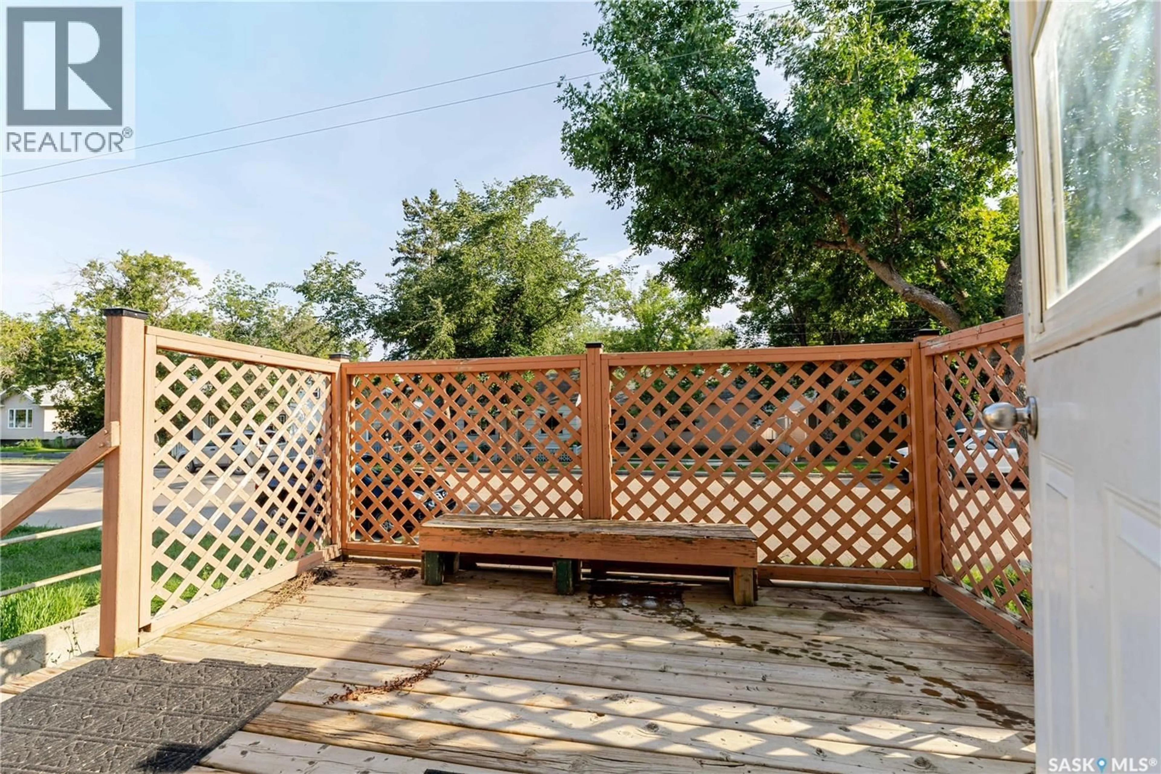 Patio, unknown for 946 STADACONA STREET, Moose Jaw Saskatchewan S6H2A8