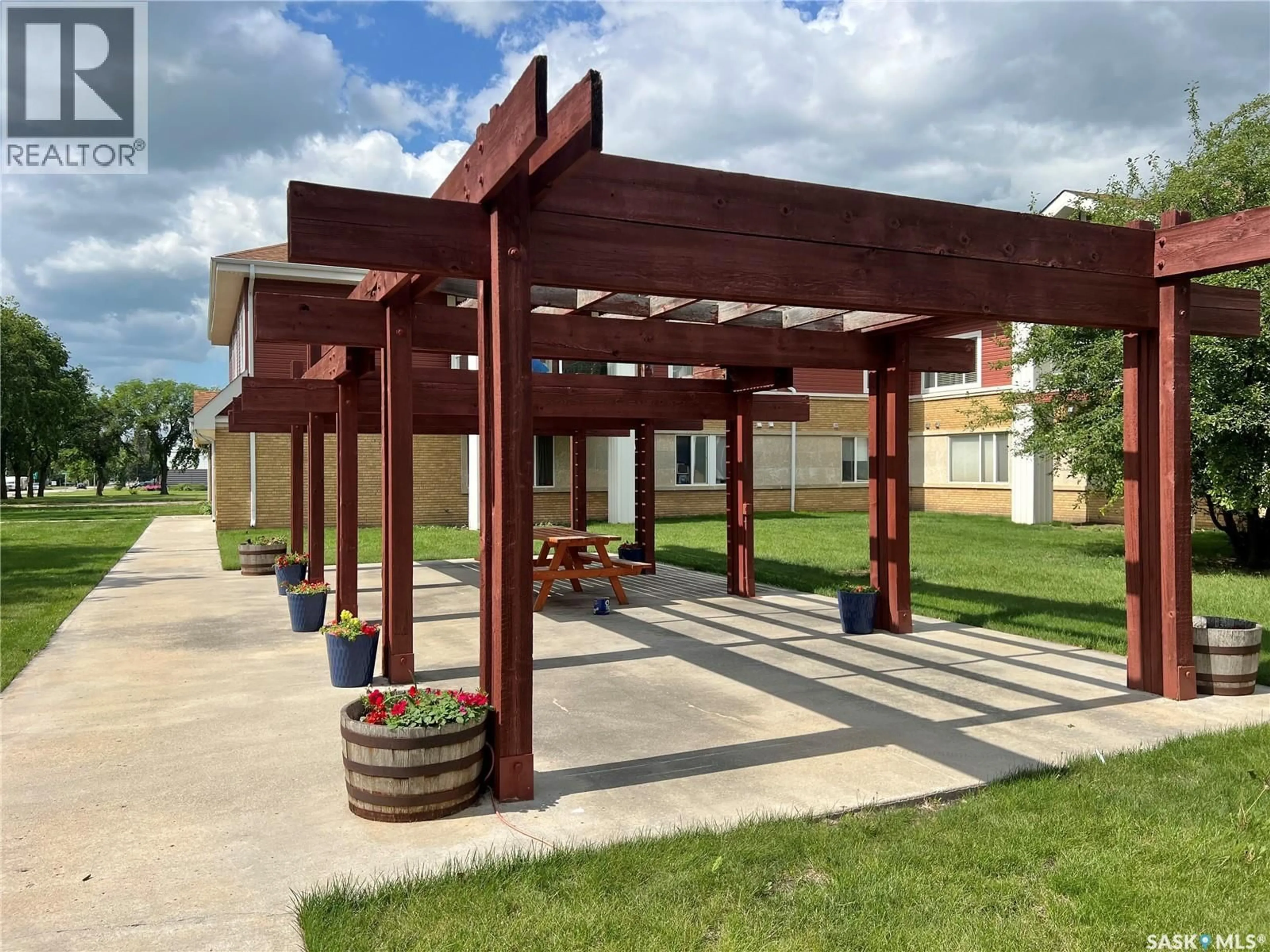 Patio, building for 302 - 101 BEMISTER AVENUE E, Melfort Saskatchewan S0E1A0