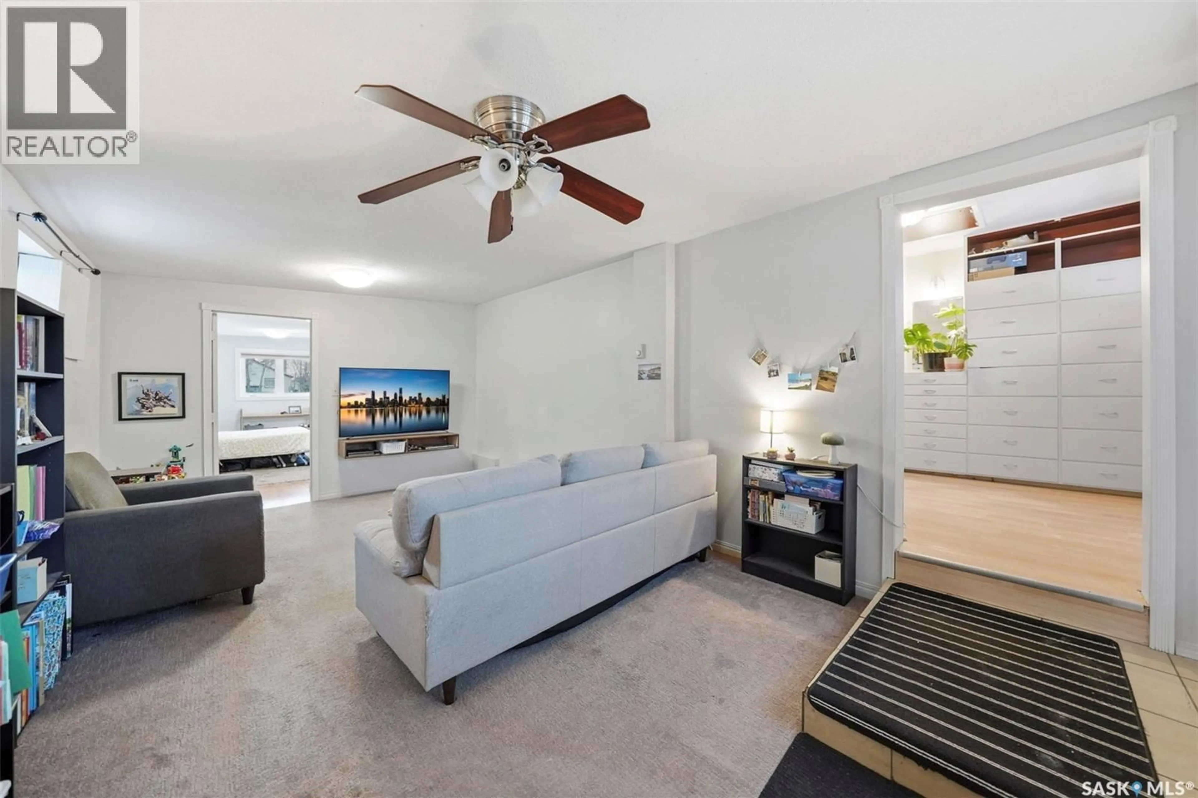 Living room with furniture, unknown for 1526 COY AVENUE, Saskatoon Saskatchewan S7M0H6