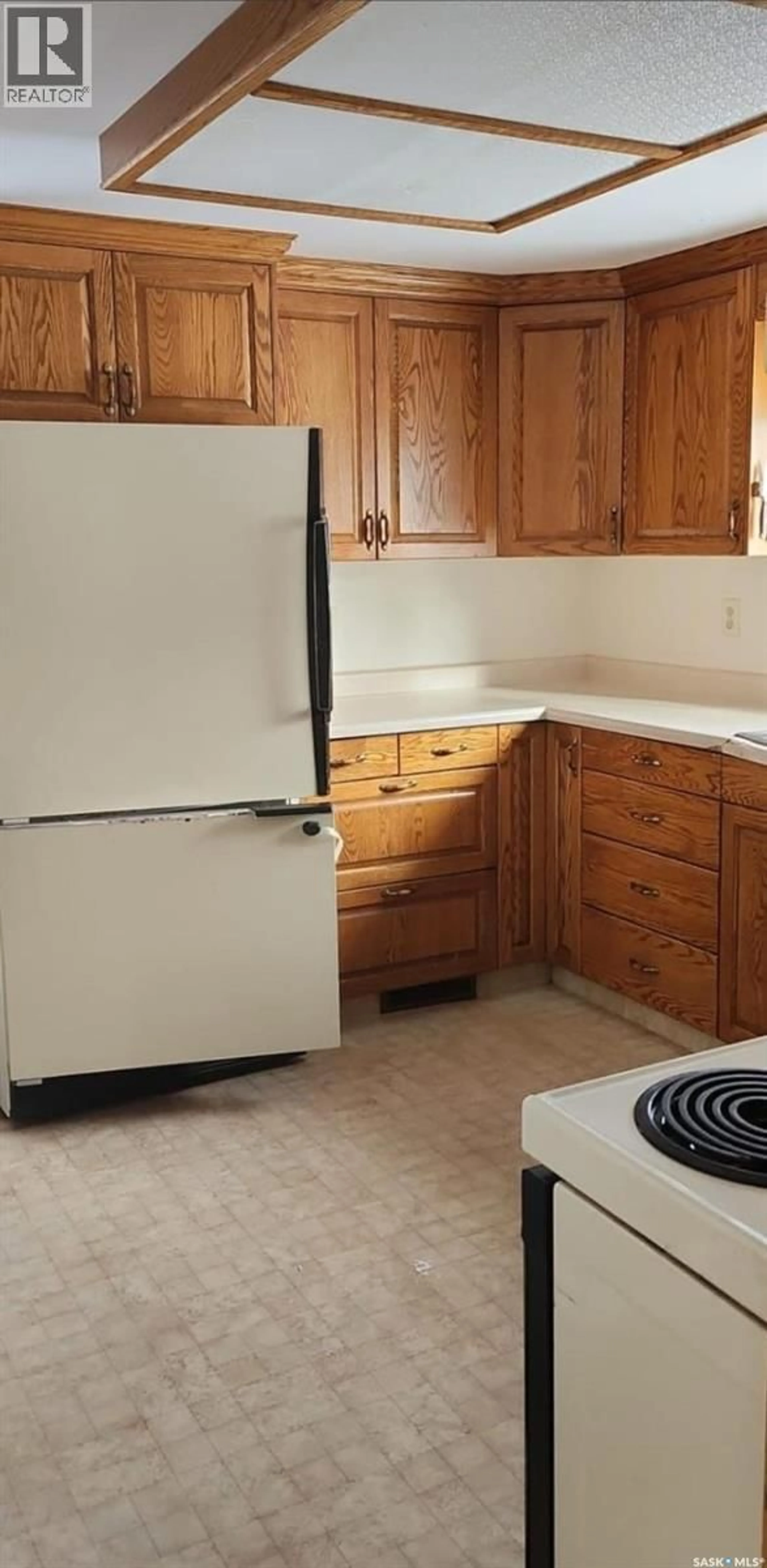 Standard kitchen, unknown for 524 BOSCURVIS AVENUE, Oxbow Saskatchewan S0C2B0