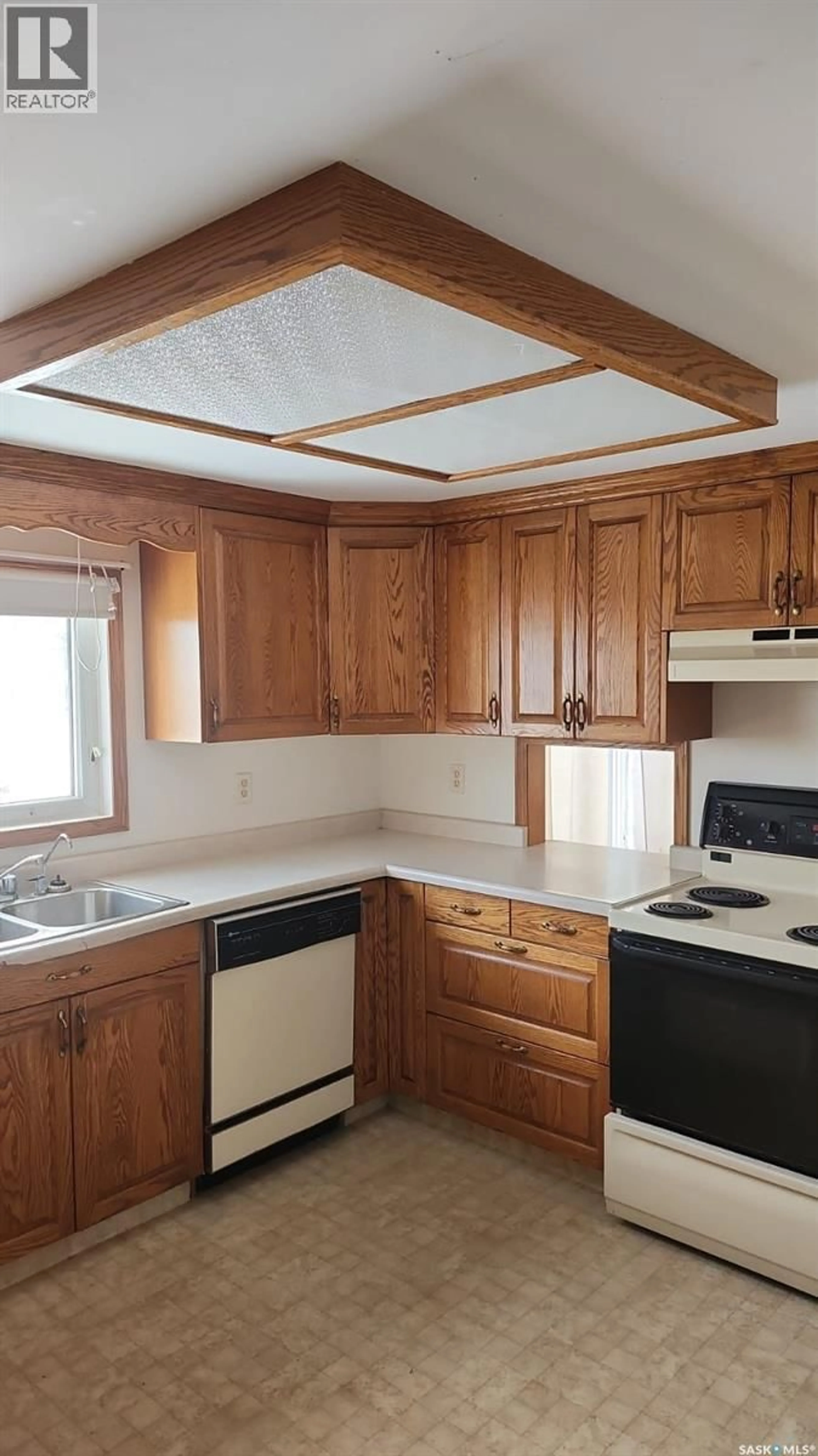 Standard kitchen, unknown for 524 BOSCURVIS AVENUE, Oxbow Saskatchewan S0C2B0