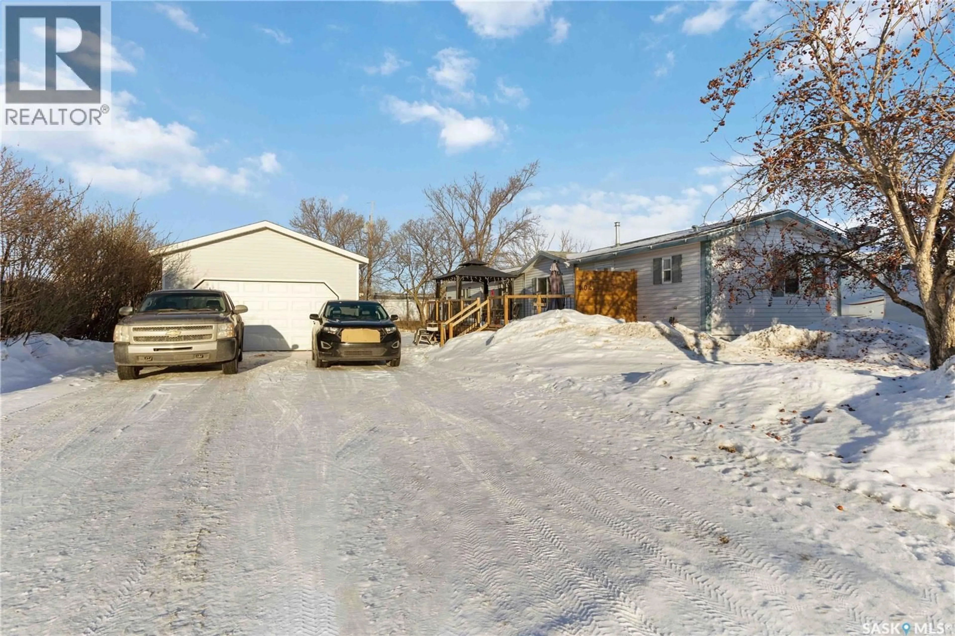 A pic from outside/outdoor area/front of a property/back of a property/a pic from drone, street for 404 WALTER SCOTT AVENUE, Hanley Saskatchewan S0G2E0