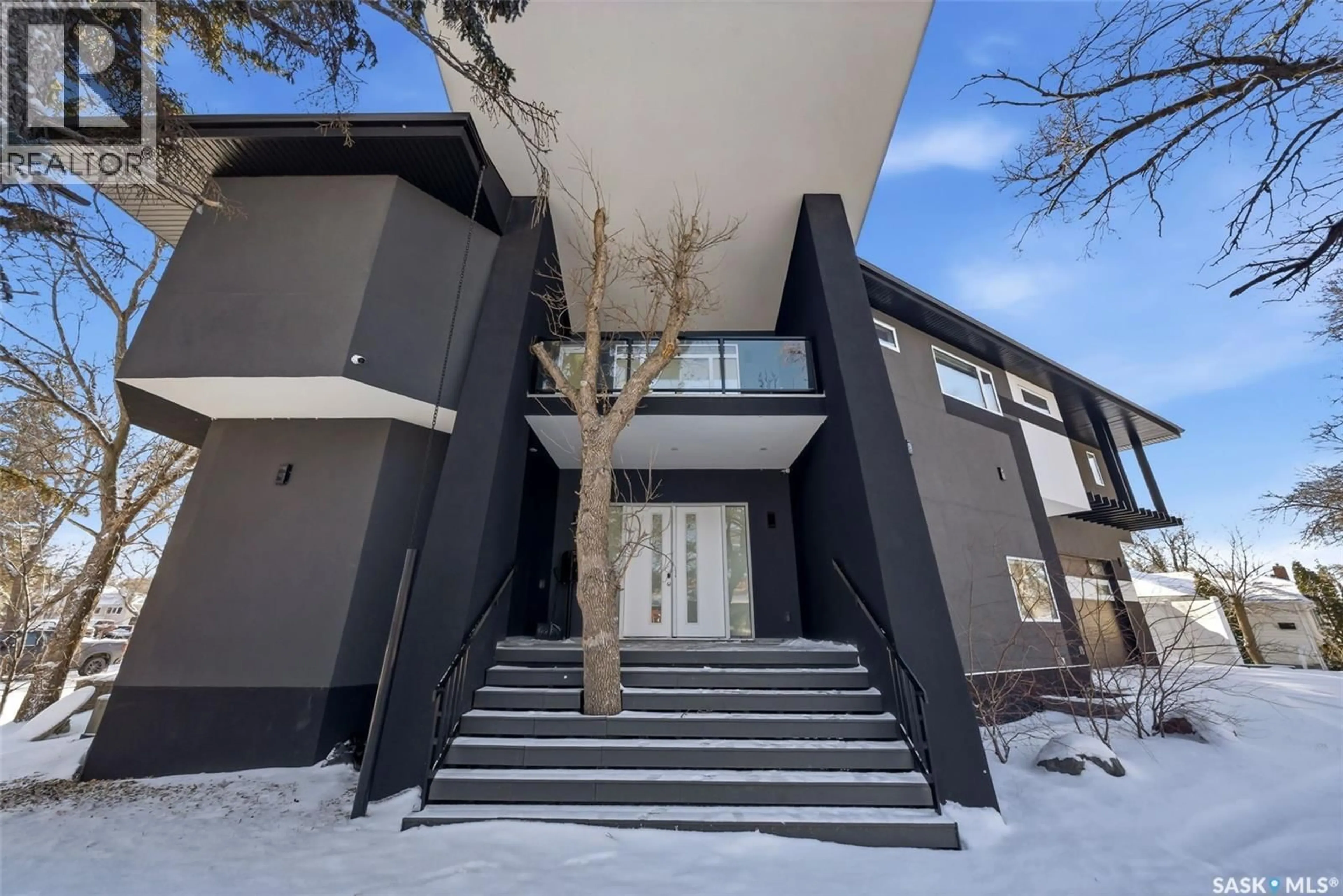 Indoor foyer for 3601 GRASSICK AVENUE, Regina Saskatchewan S4S0Z3