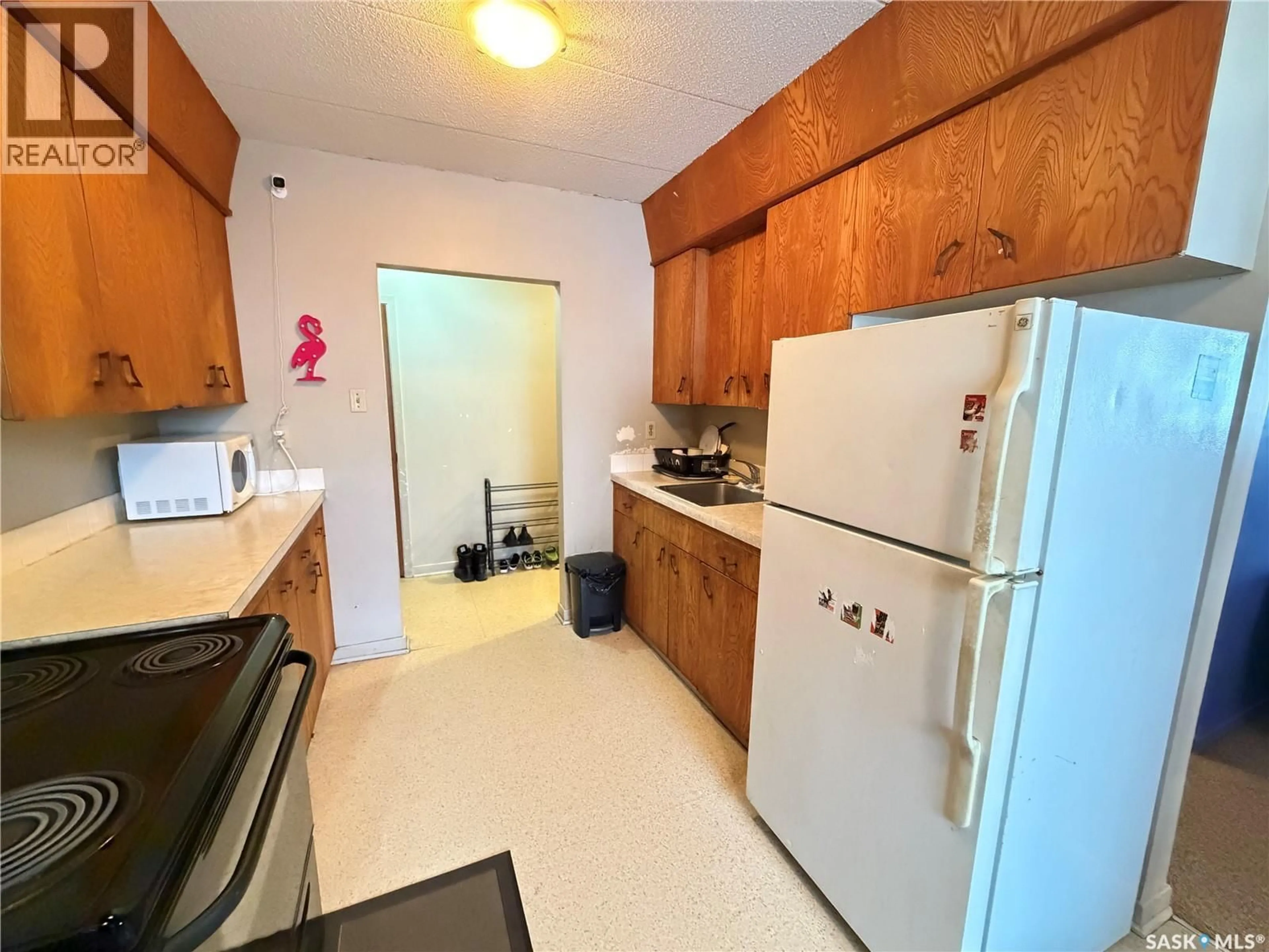 Standard kitchen, unknown for N - 8 2620 5TH STREET, Regina Saskatchewan S4R5E5